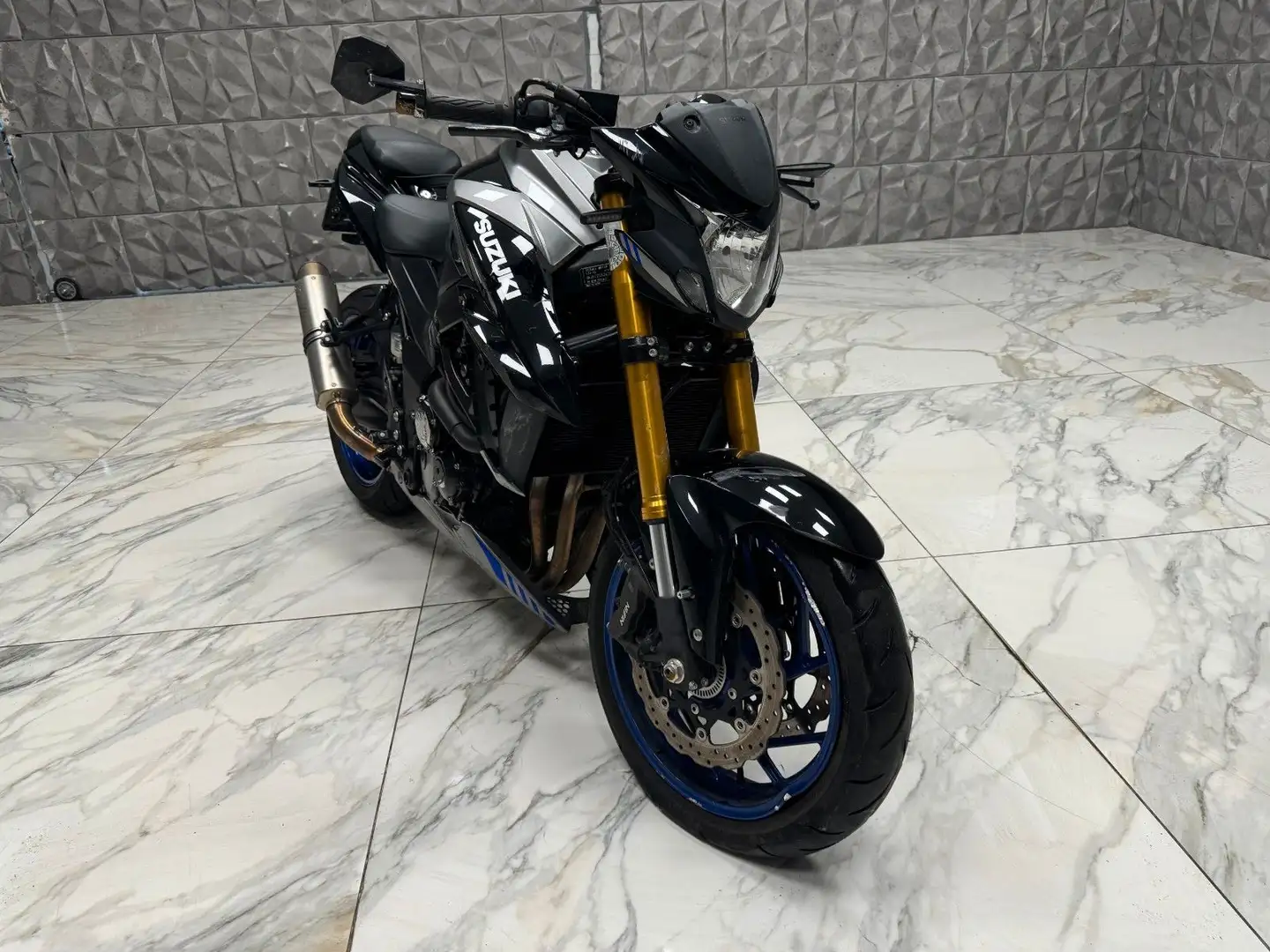Suzuki GSX-S 750 Schwarz - 2