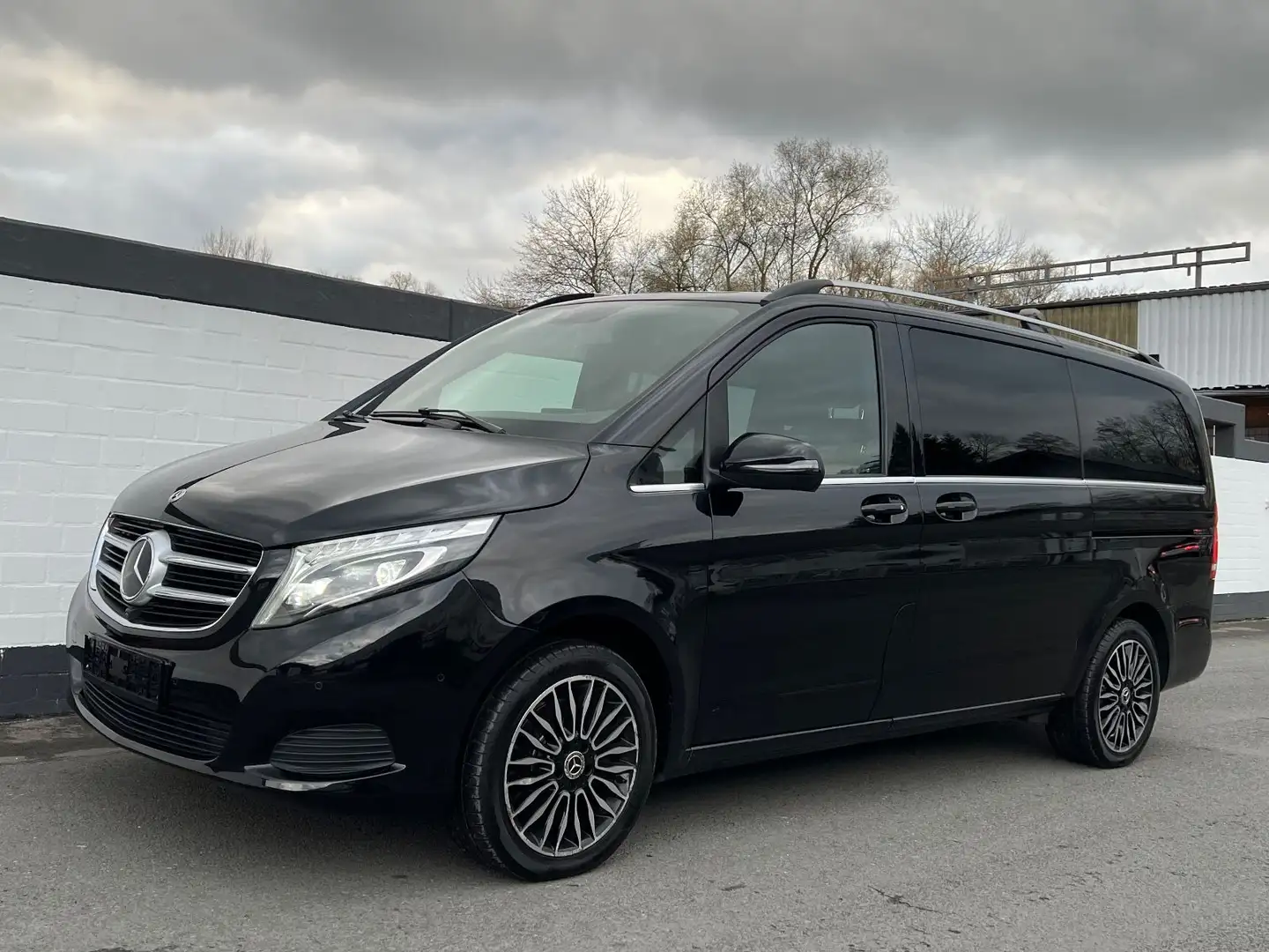 Mercedes-Benz V 250 V250d Av. 4MATIC Lang 8-Sitze LED/Distr/360°/AHK Schwarz - 1