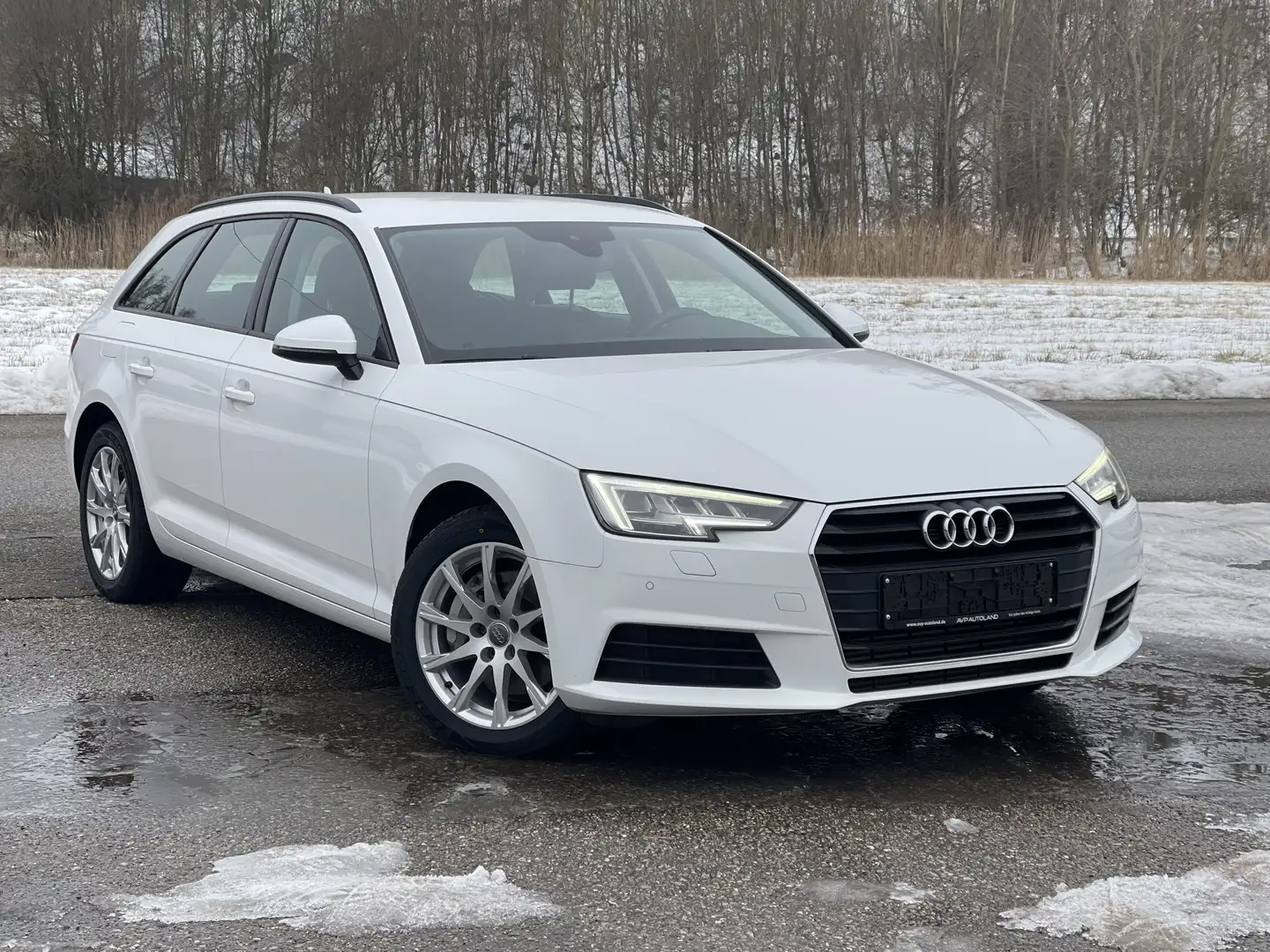 Audi A4 basis Weiß - 2
