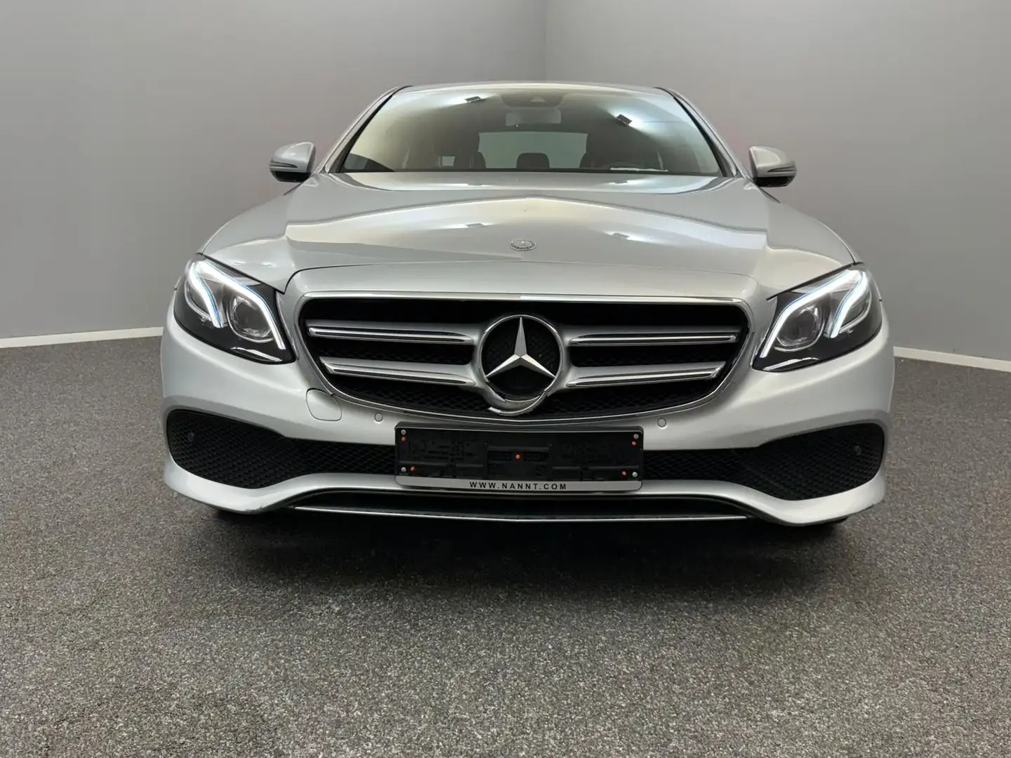 Mercedes-Benz E 200 AVANTGARDE*CARPLAY*MULTIBEAM*WIDE*AMBIENTE Silver - 2