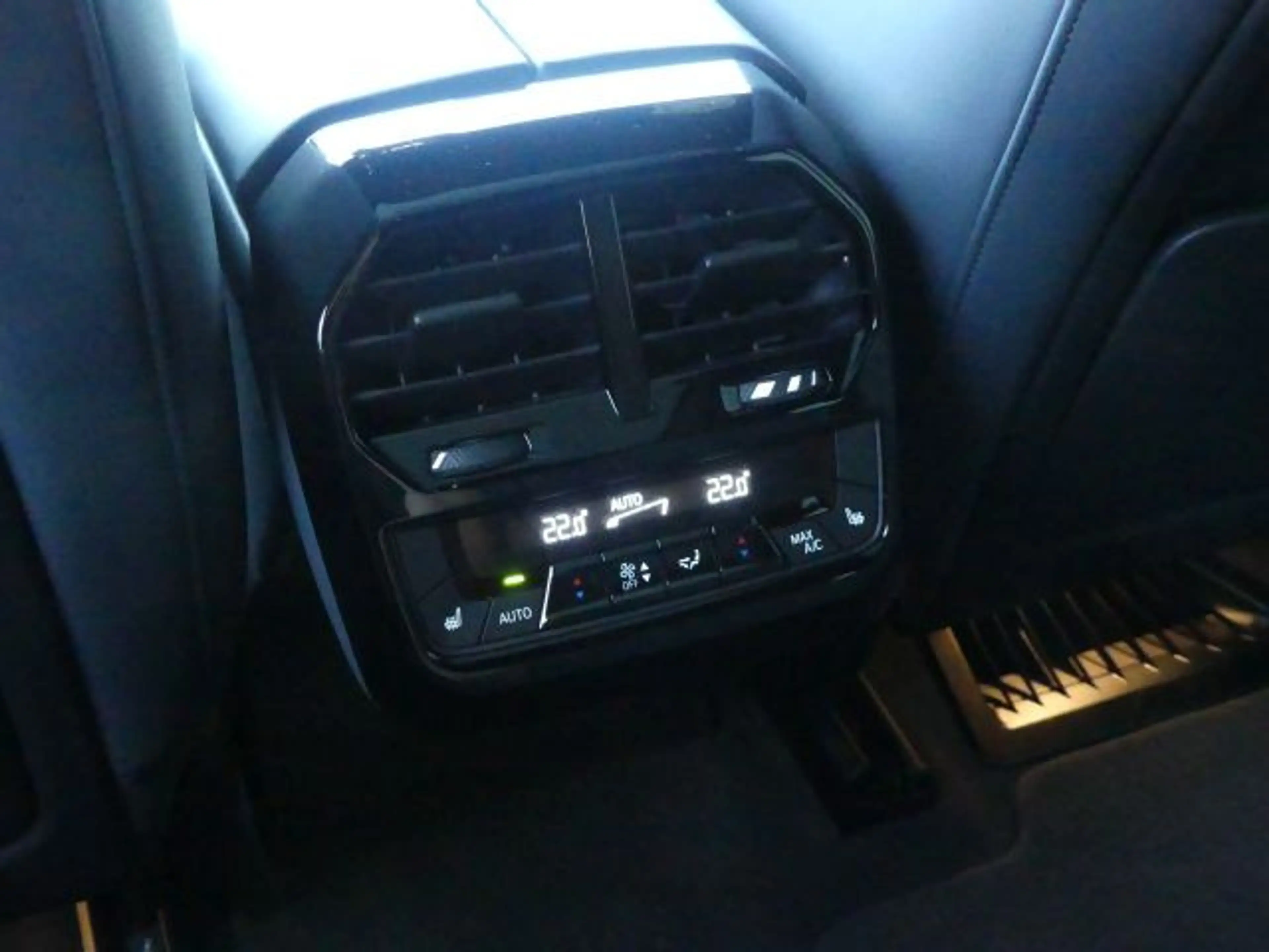 BMW iX xDrive50 Sportpak.AHK°LASER°PANO°22 — photo 13