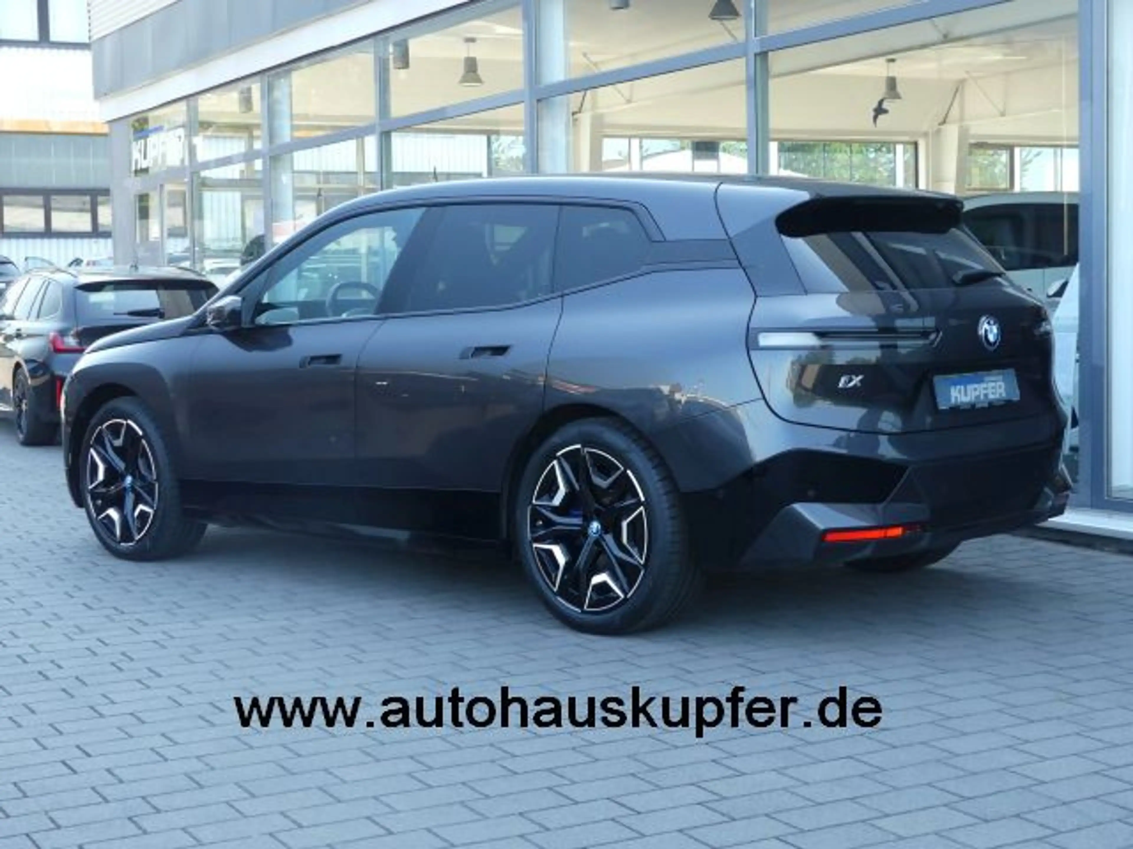 BMW iX xDrive50 Sportpak.AHK°LASER°PANO°22 — photo 3