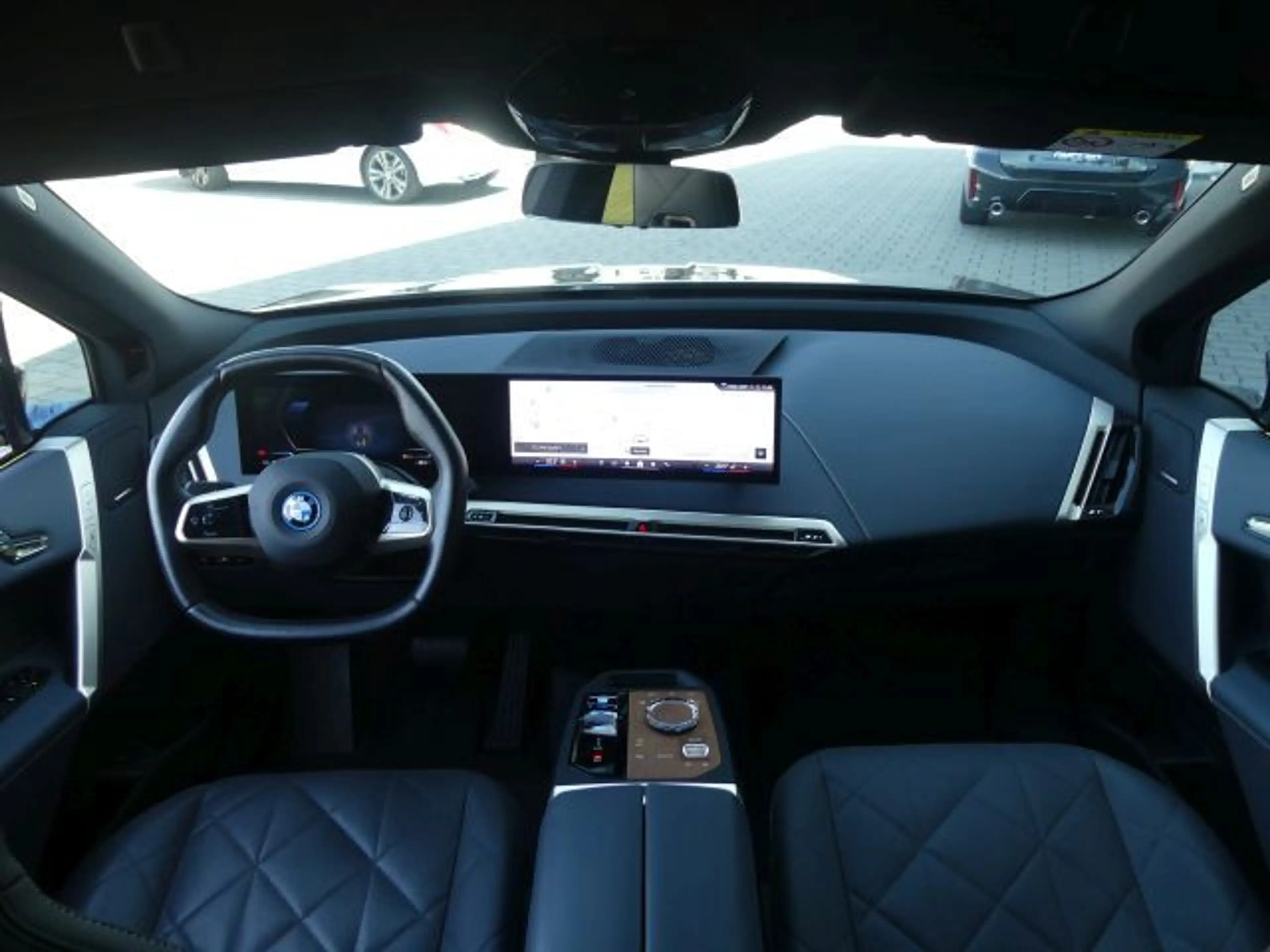BMW iX xDrive50 Sportpak.AHK°LASER°PANO°22 — photo 15