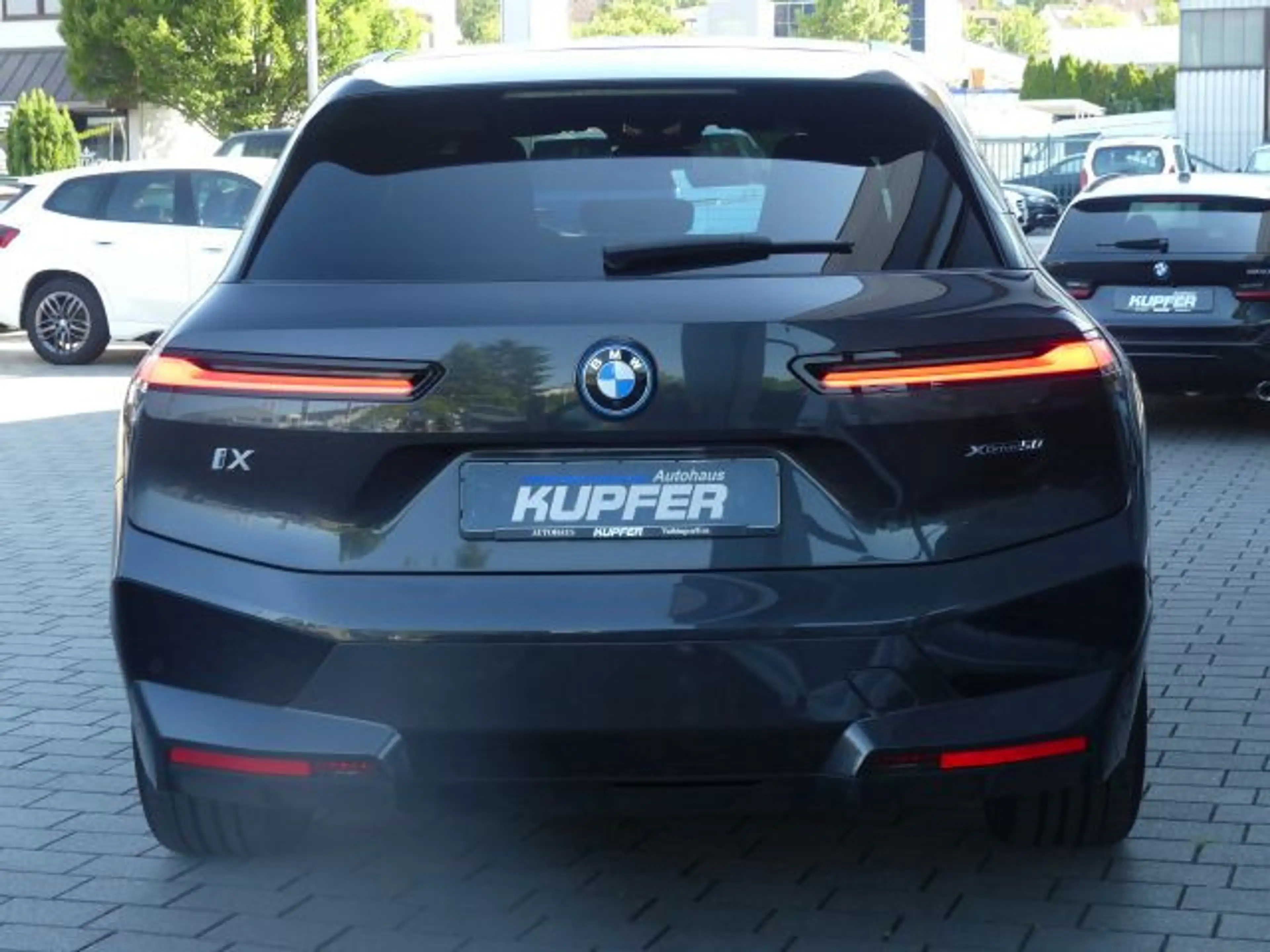 BMW iX xDrive50 Sportpak.AHK°LASER°PANO°22 — photo 4