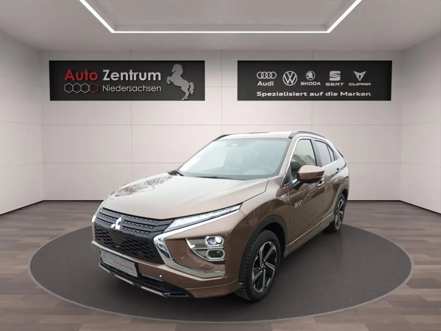 Mitsubishi Eclipse Cross Plug-In Hybrid 4WD Select Car-Play ALLRAD Коричневий - 2