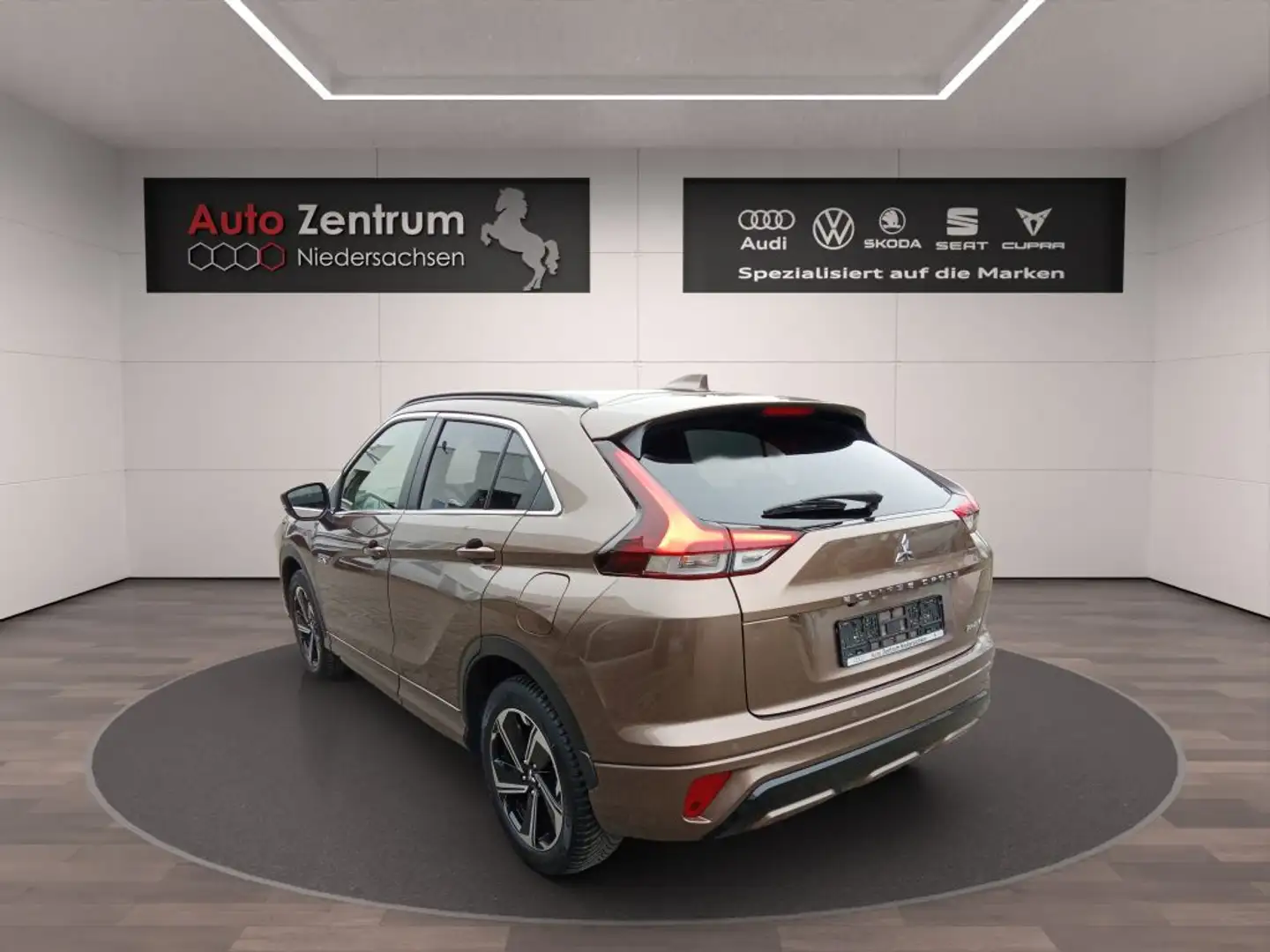 Mitsubishi Eclipse Cross Plug-In Hybrid 4WD Select Car-Play ALLRAD Brązowy - 1
