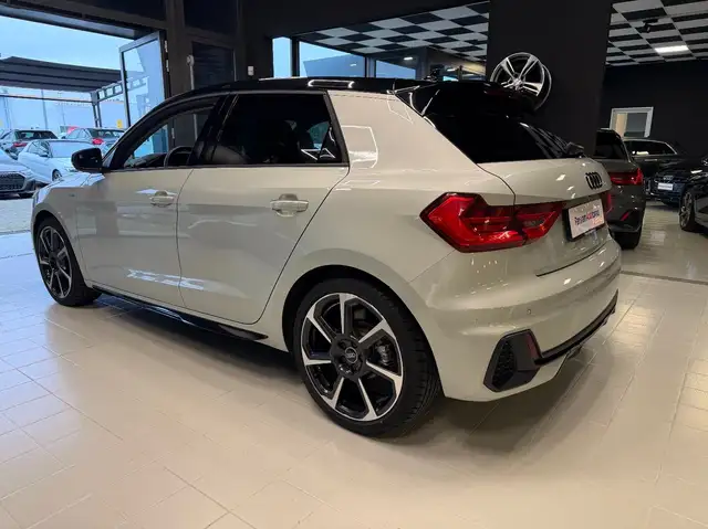 Audi A1 view 4