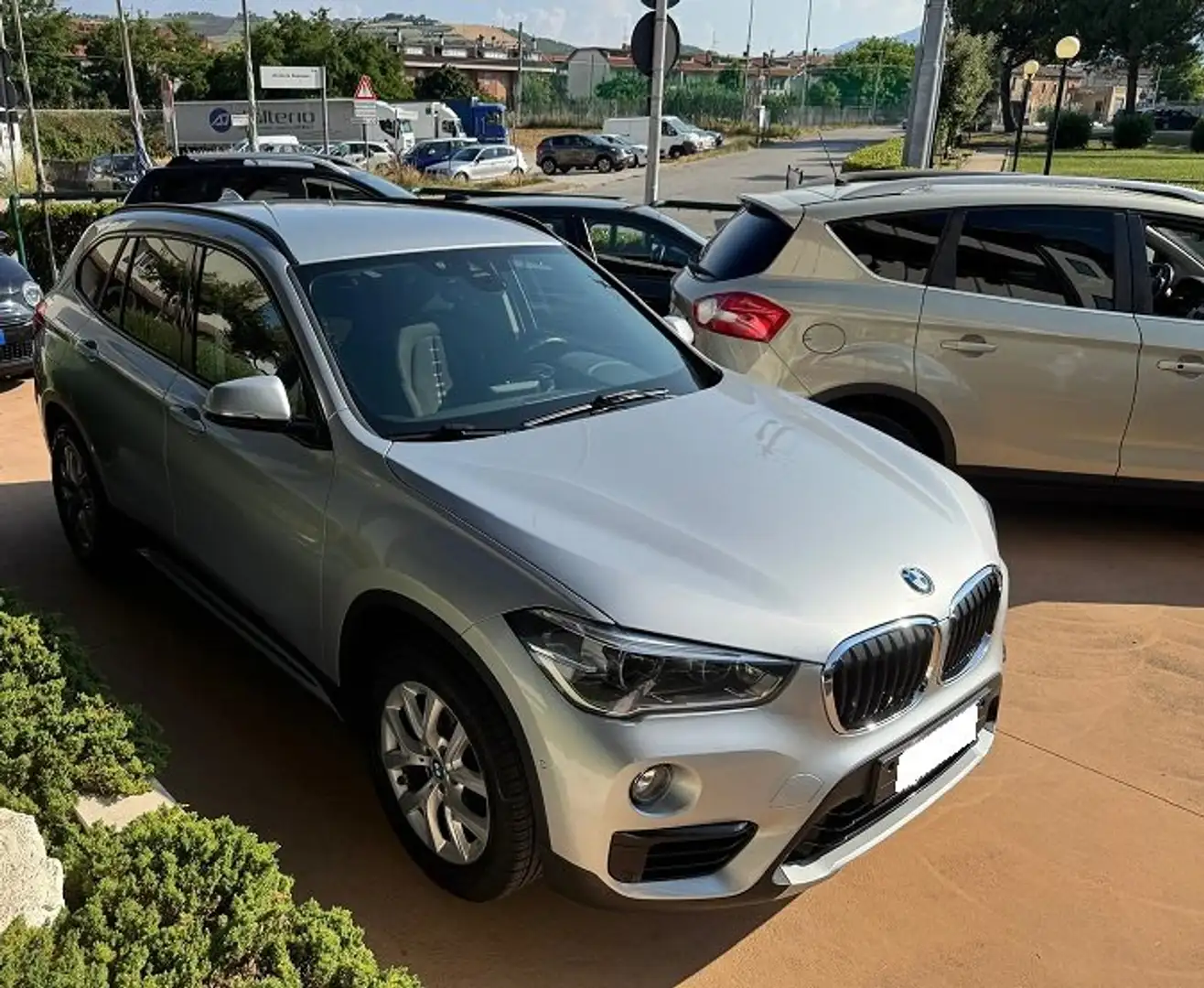 BMW X1 xdrive18d Sport AUTOMATICA Zilver - 2