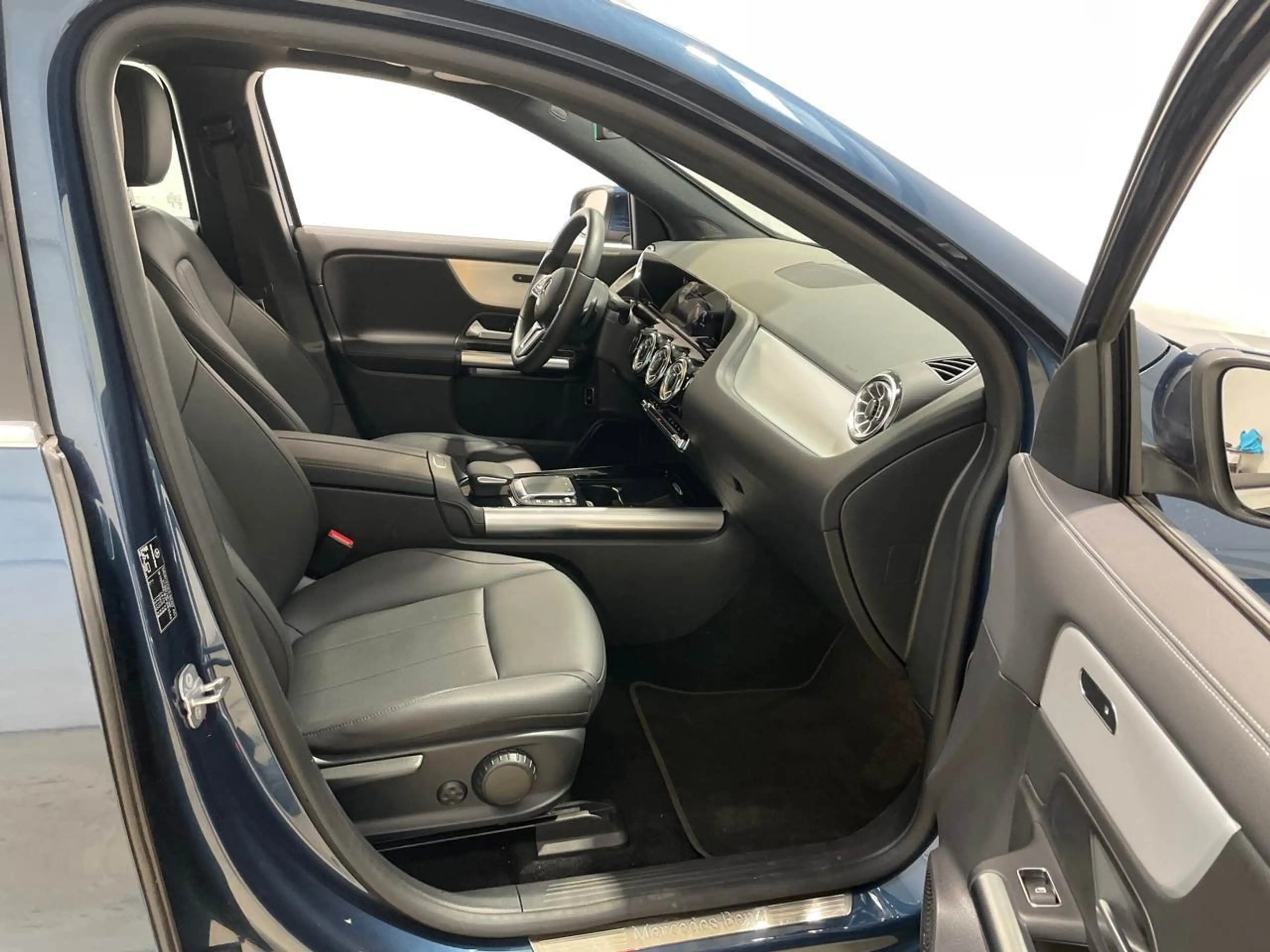 Mercedes-Benz EQA 250 + Progressive Pano S-Dach BLIS El.Heckkl. — photo 9