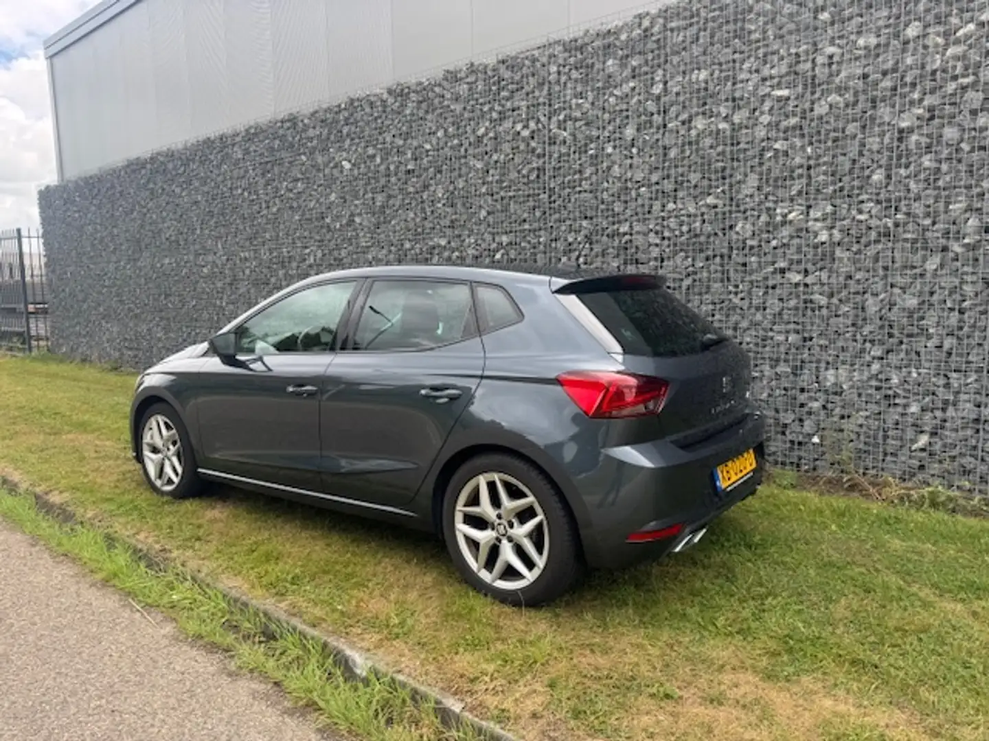 SEAT Ibiza 1.0 TSI FR Business Intense AUTOMAAT Gris - 2