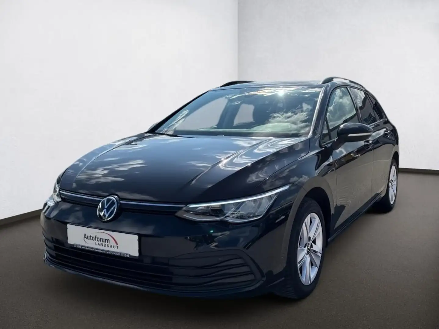 Volkswagen Golf Variant Golf VIII Variant 2.0 TDI Life LED/NAVI/SHZ/PDC Zwart - 2