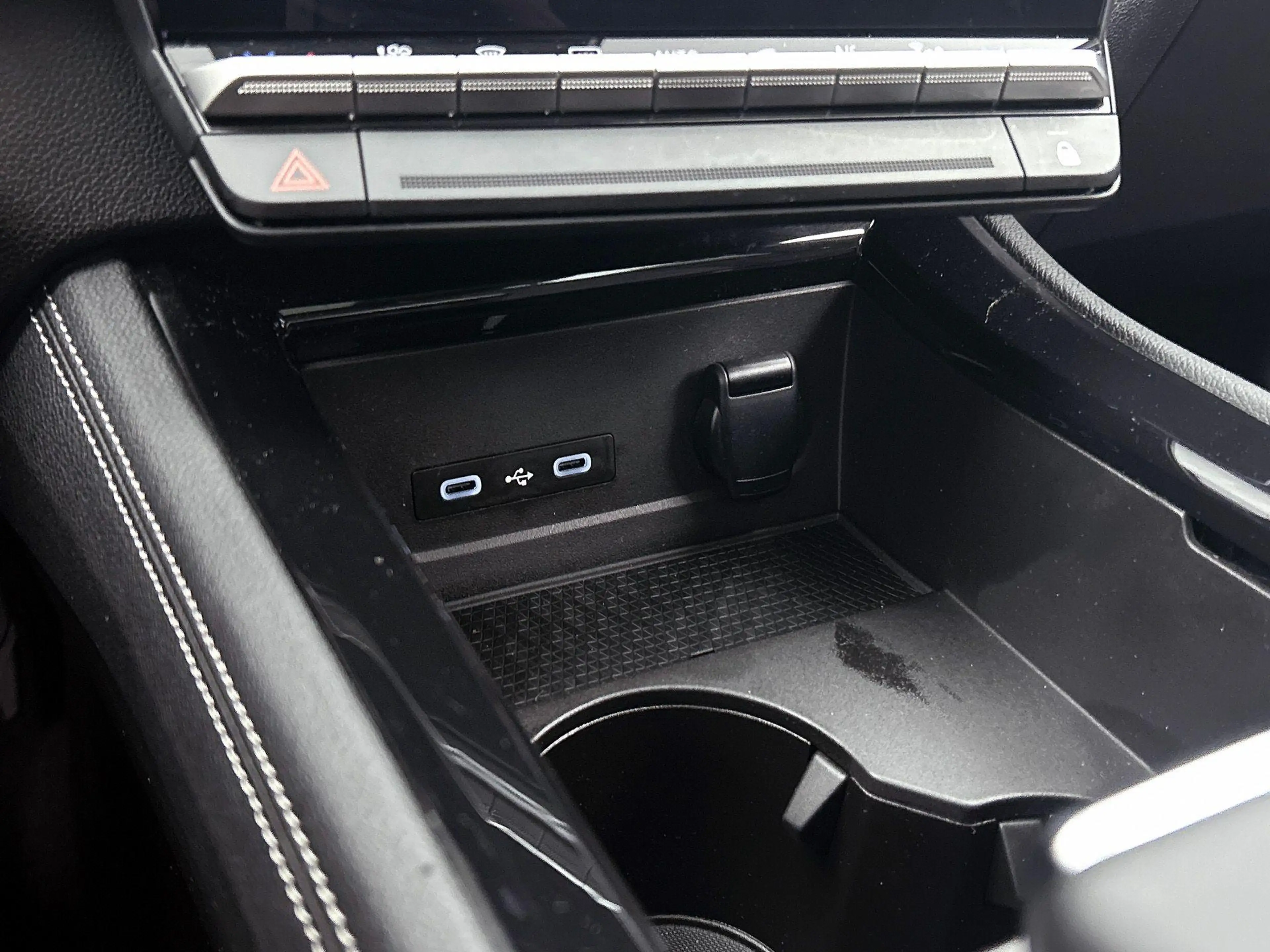 Renault Rafale 1.2 E-Tech full hybrid 200 techno PANO | WINTER-PA — photo 36