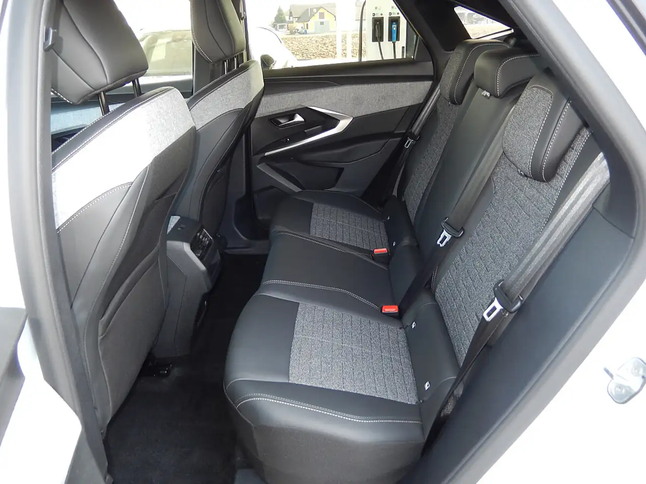 Peugeot 3008 Hybrid 136 E-DCS6 Allure Aut. 11