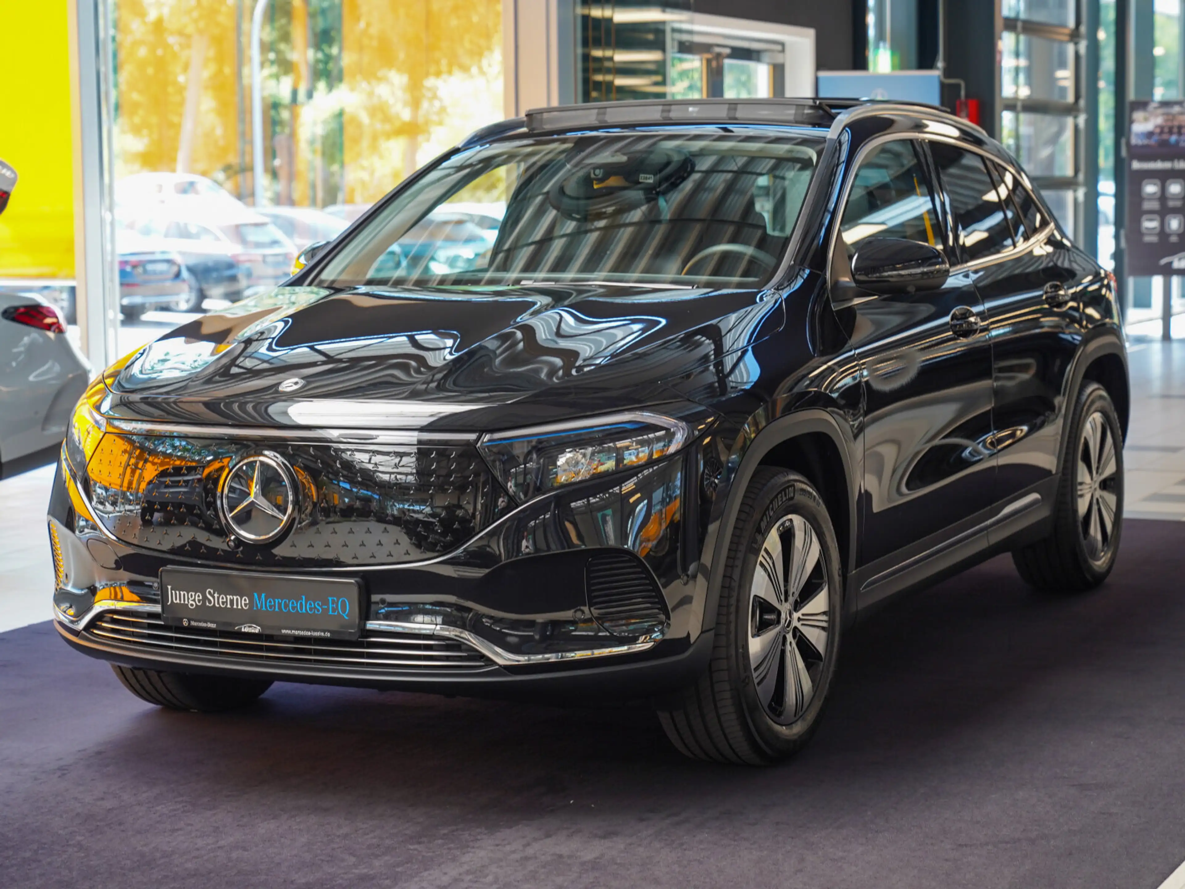 Mercedes-Benz EQA 300 EQA 300 4M Progressive Fahrassistenz 360° Memory — photo 8
