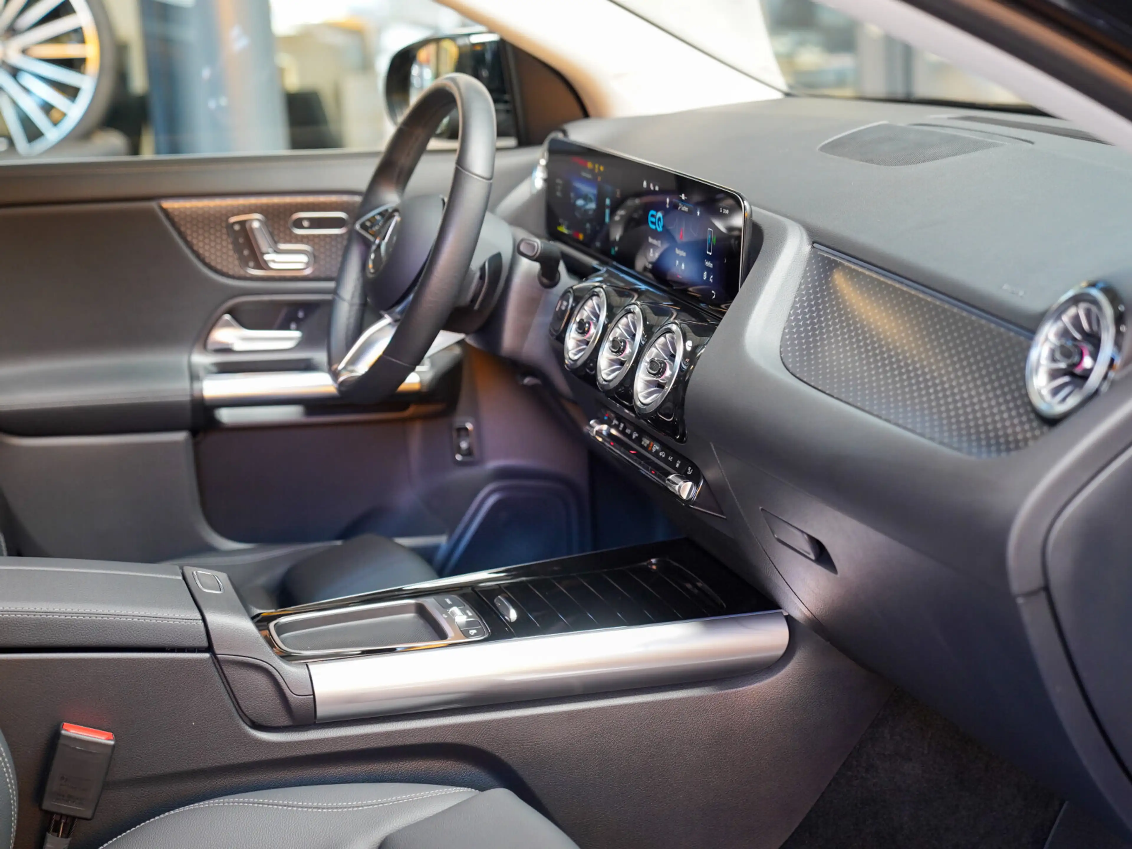 Mercedes-Benz EQA 300 EQA 300 4M Progressive Fahrassistenz 360° Memory — photo 13