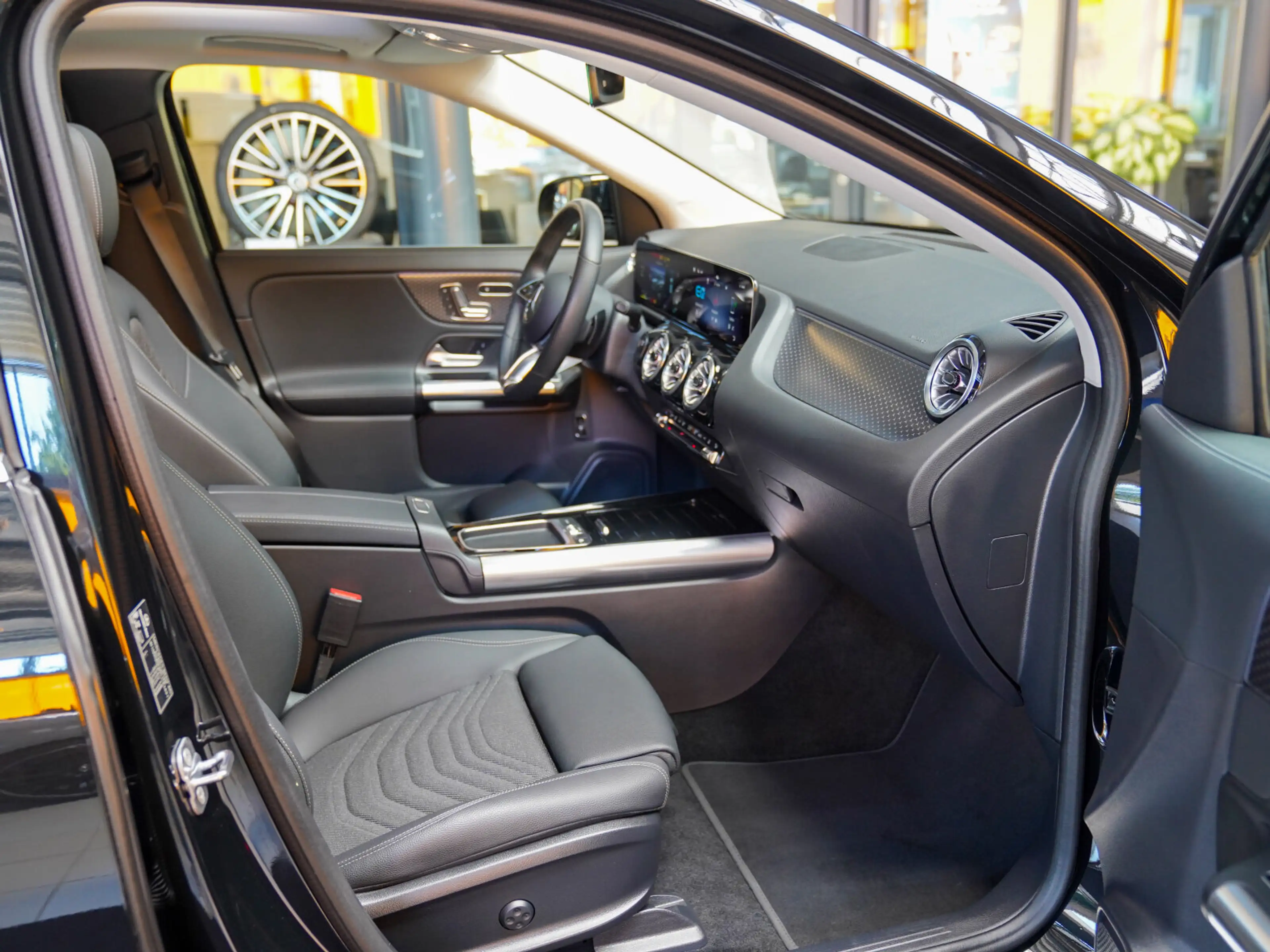 Mercedes-Benz EQA 300 EQA 300 4M Progressive Fahrassistenz 360° Memory — photo 12