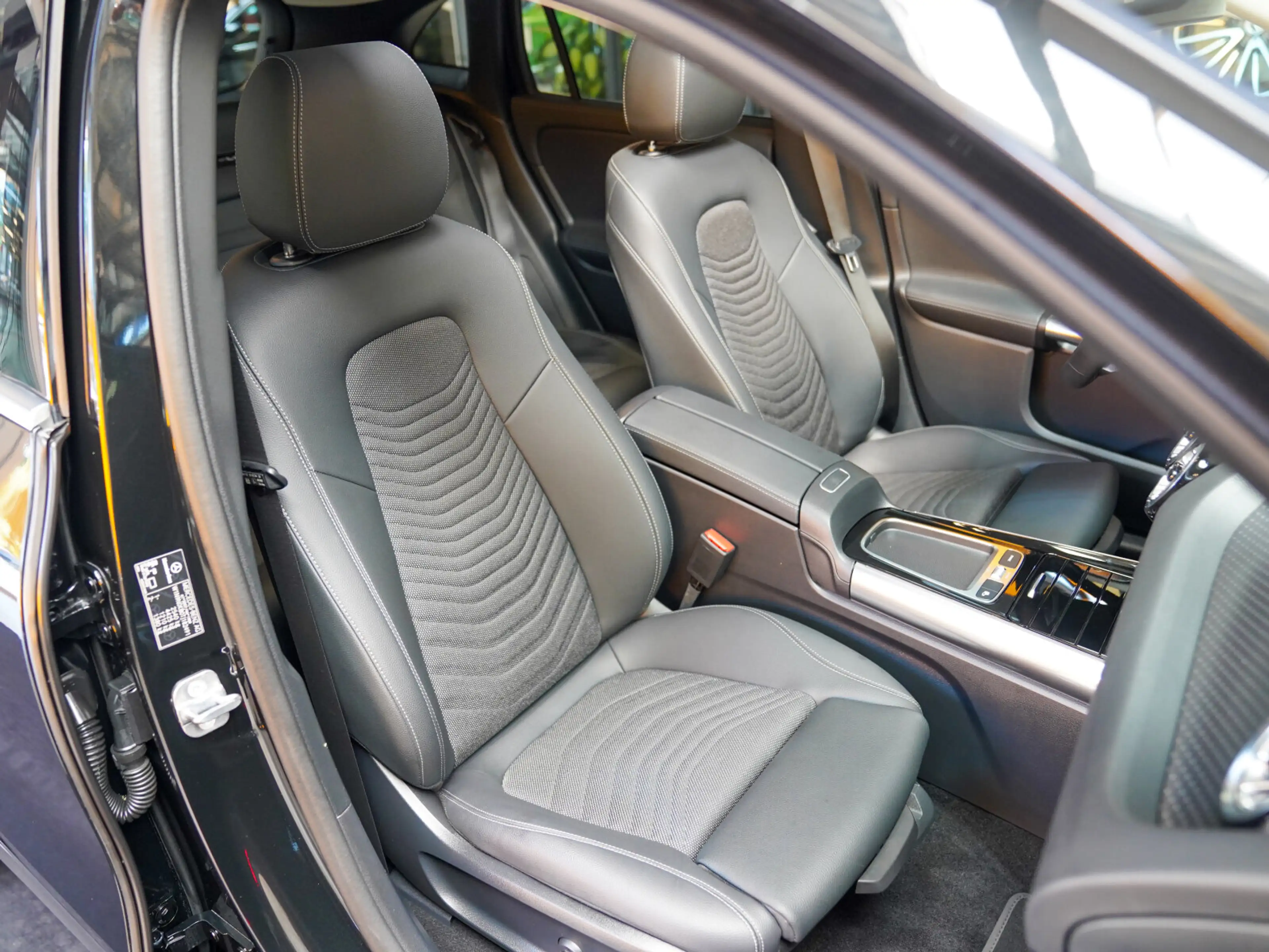 Mercedes-Benz EQA 300 EQA 300 4M Progressive Fahrassistenz 360° Memory — photo 11