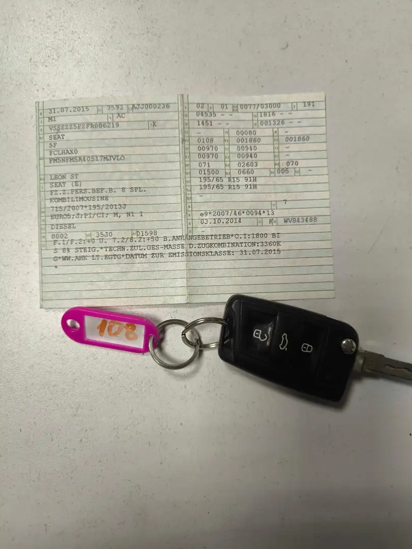 SEAT Leon Reference 1.6 TDI Grau - 2