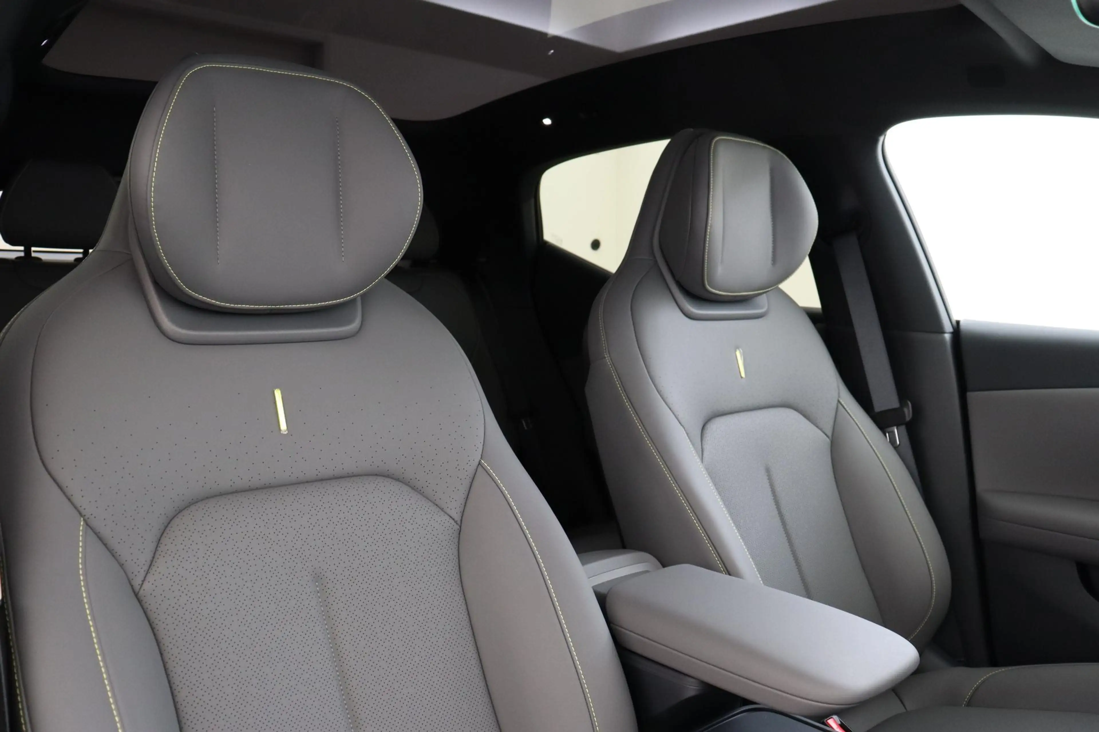 Lynk & Co 02 MORE 66 kWh -PANO.DAK|HARMAN/KARDON|360°CAM|ELEK.S — photo 10