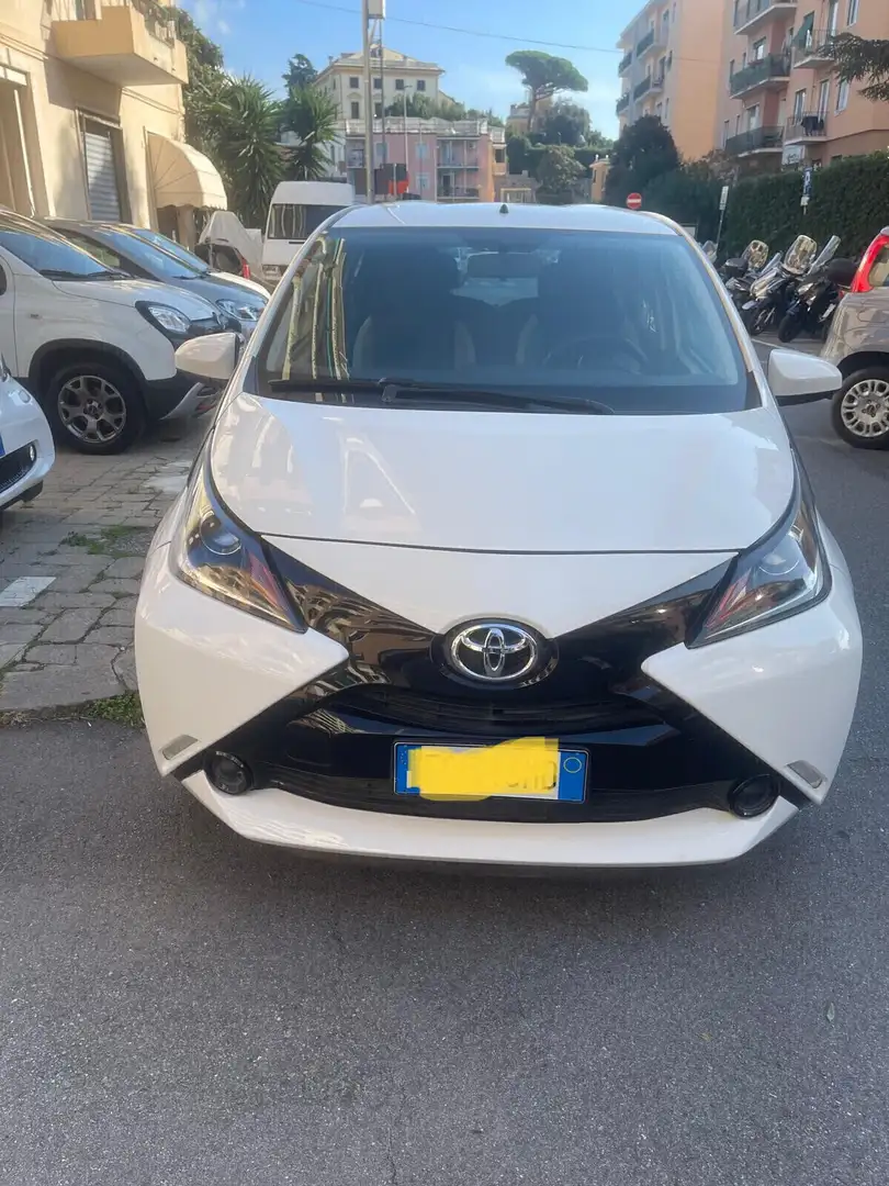 Toyota Aygo 1.0 VVT-i 69 CV 5 porte x-clusiv MMT Bianco - 1