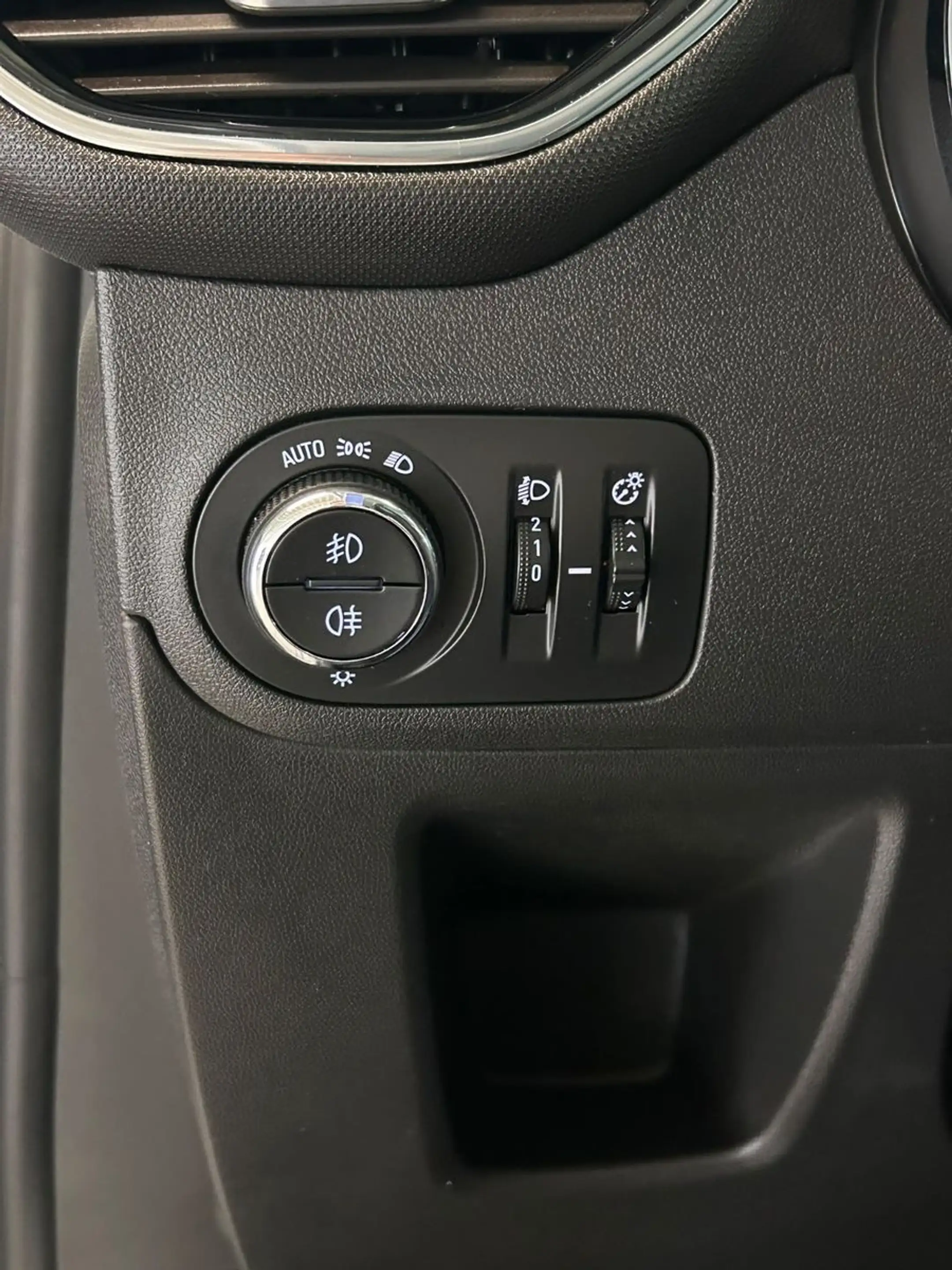 Opel Crossland X — photo 21