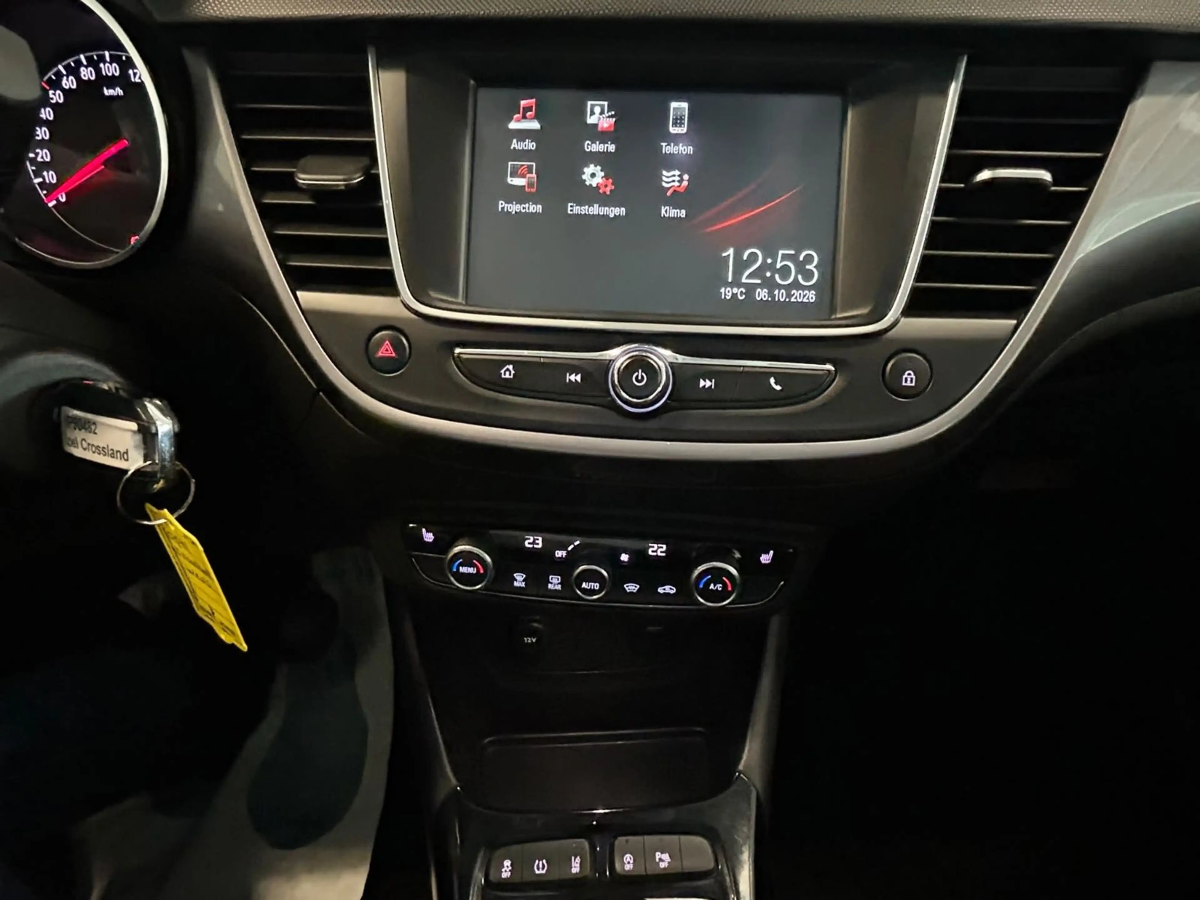 Opel Crossland X — photo 20