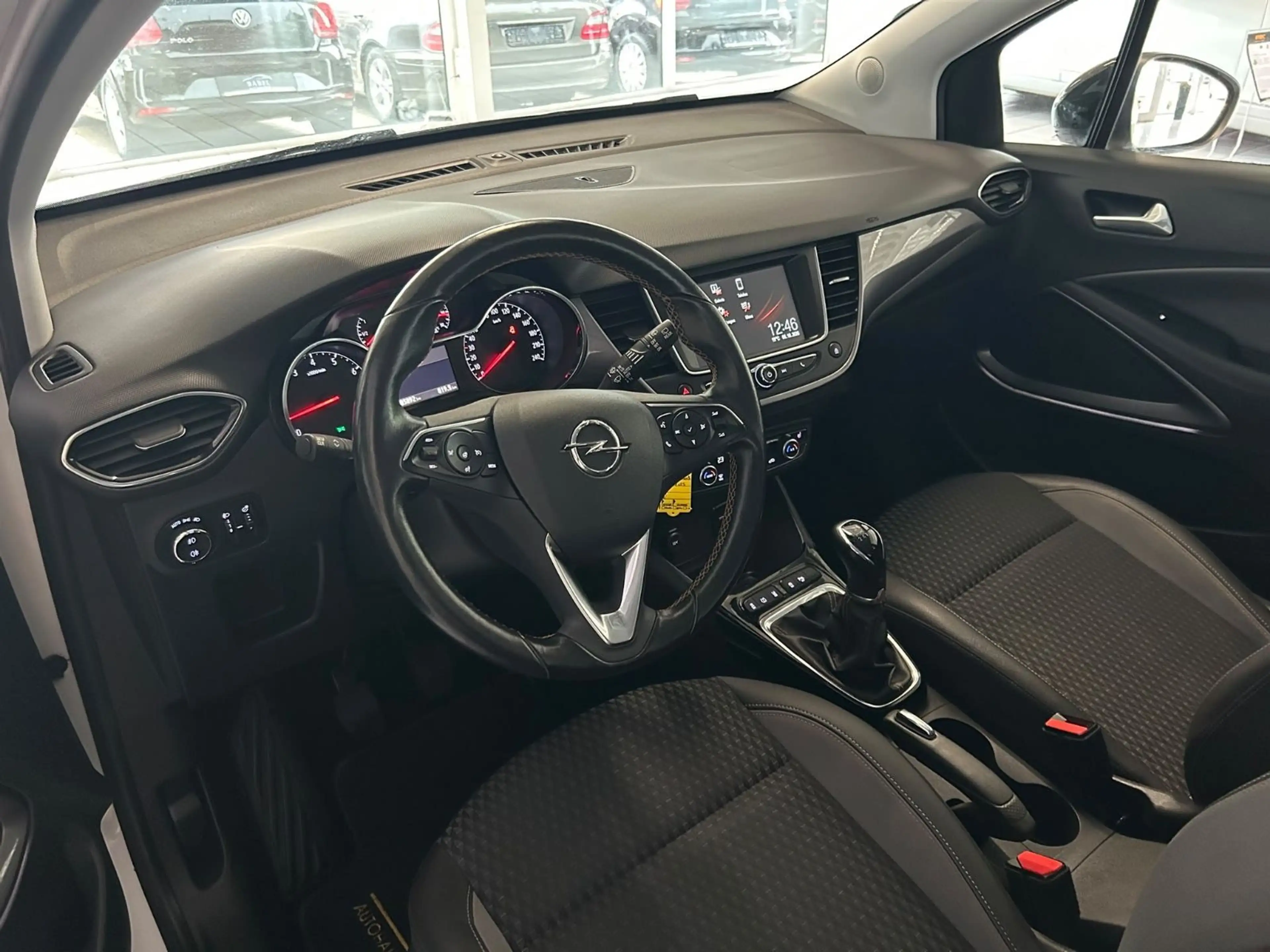Opel Crossland X — photo 14