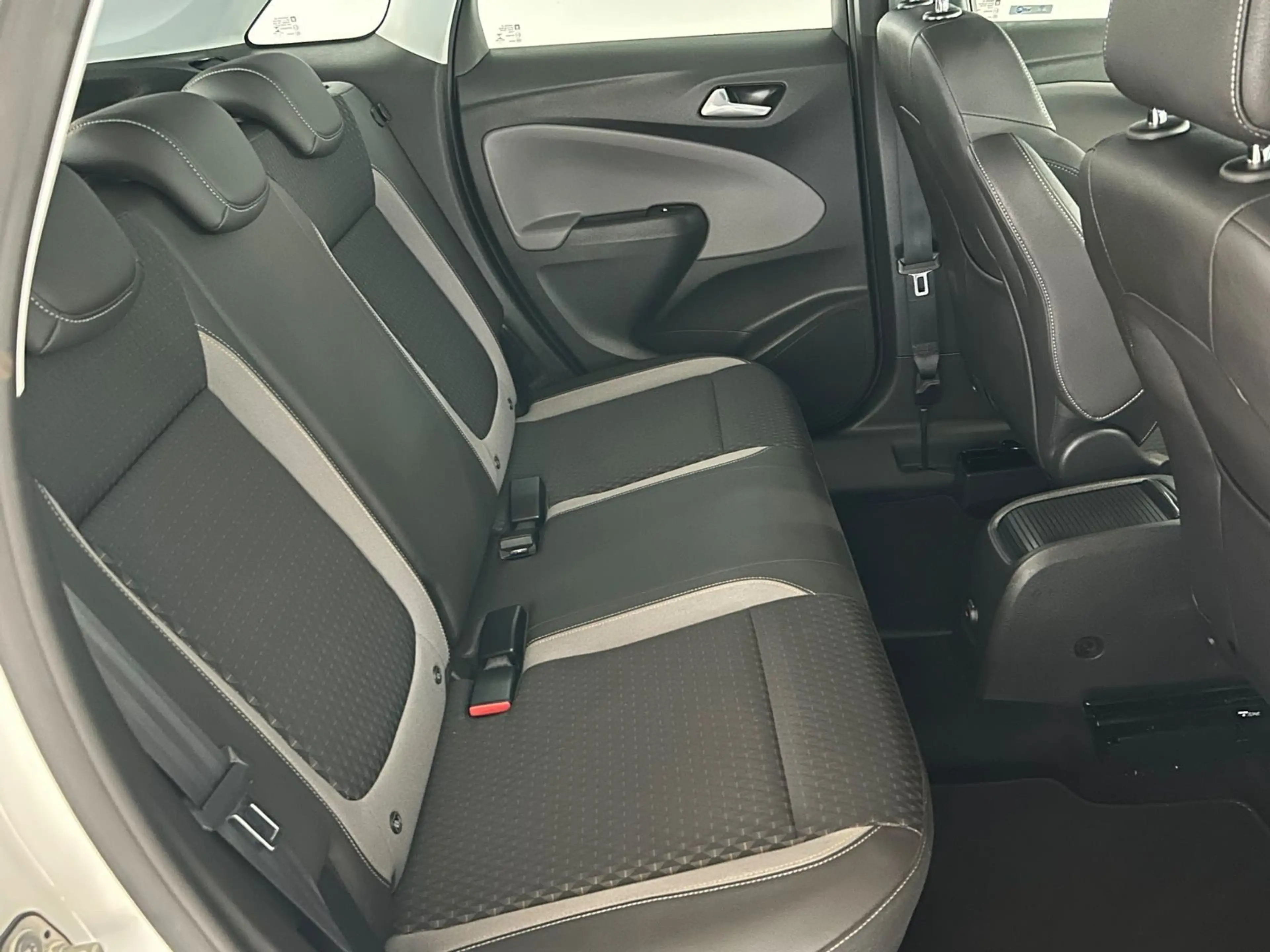 Opel Crossland X — photo 18