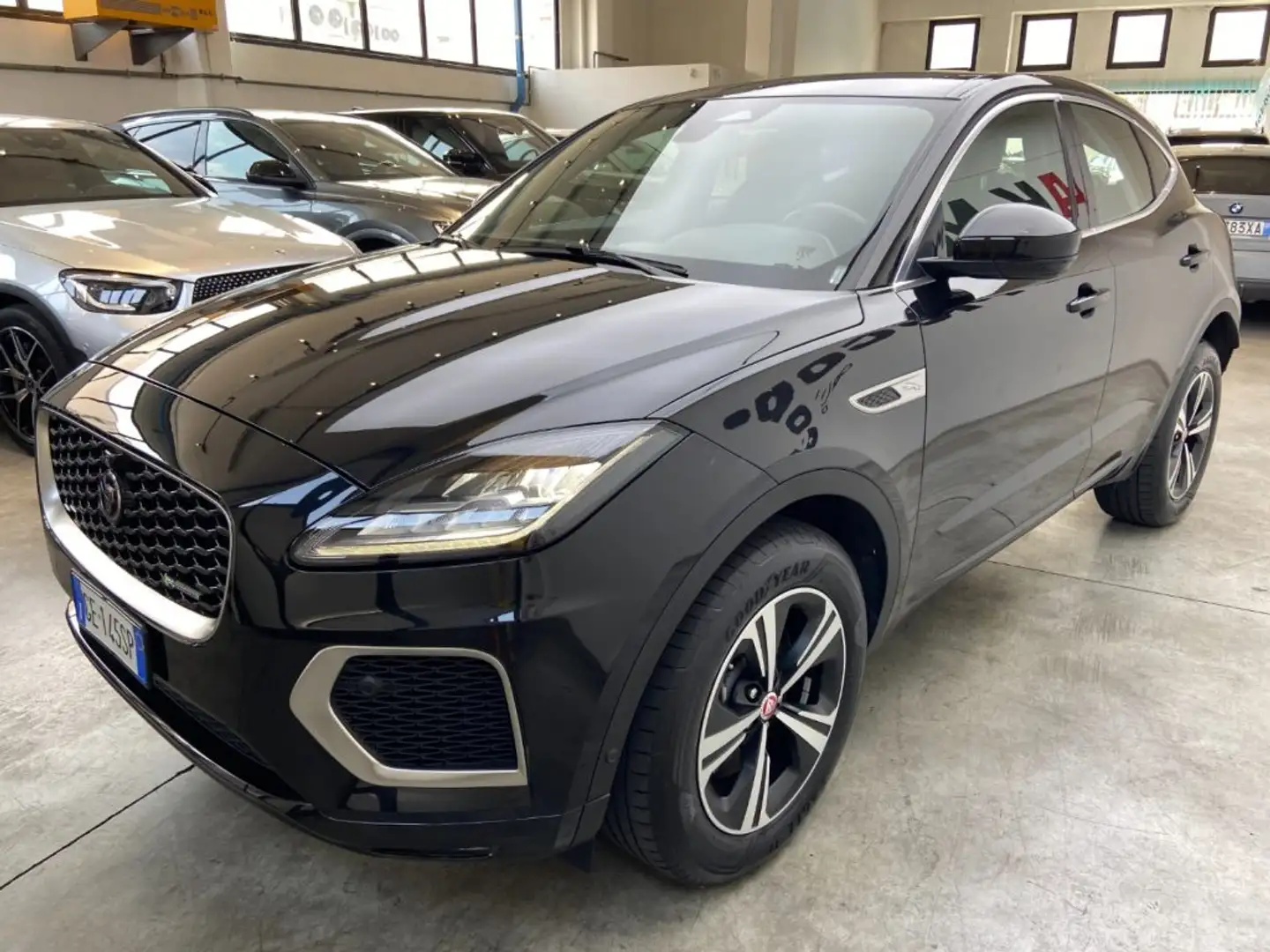 Jaguar E-Pace 1.5 I3 160 CV Auto R-Dynamic S Nero - 2