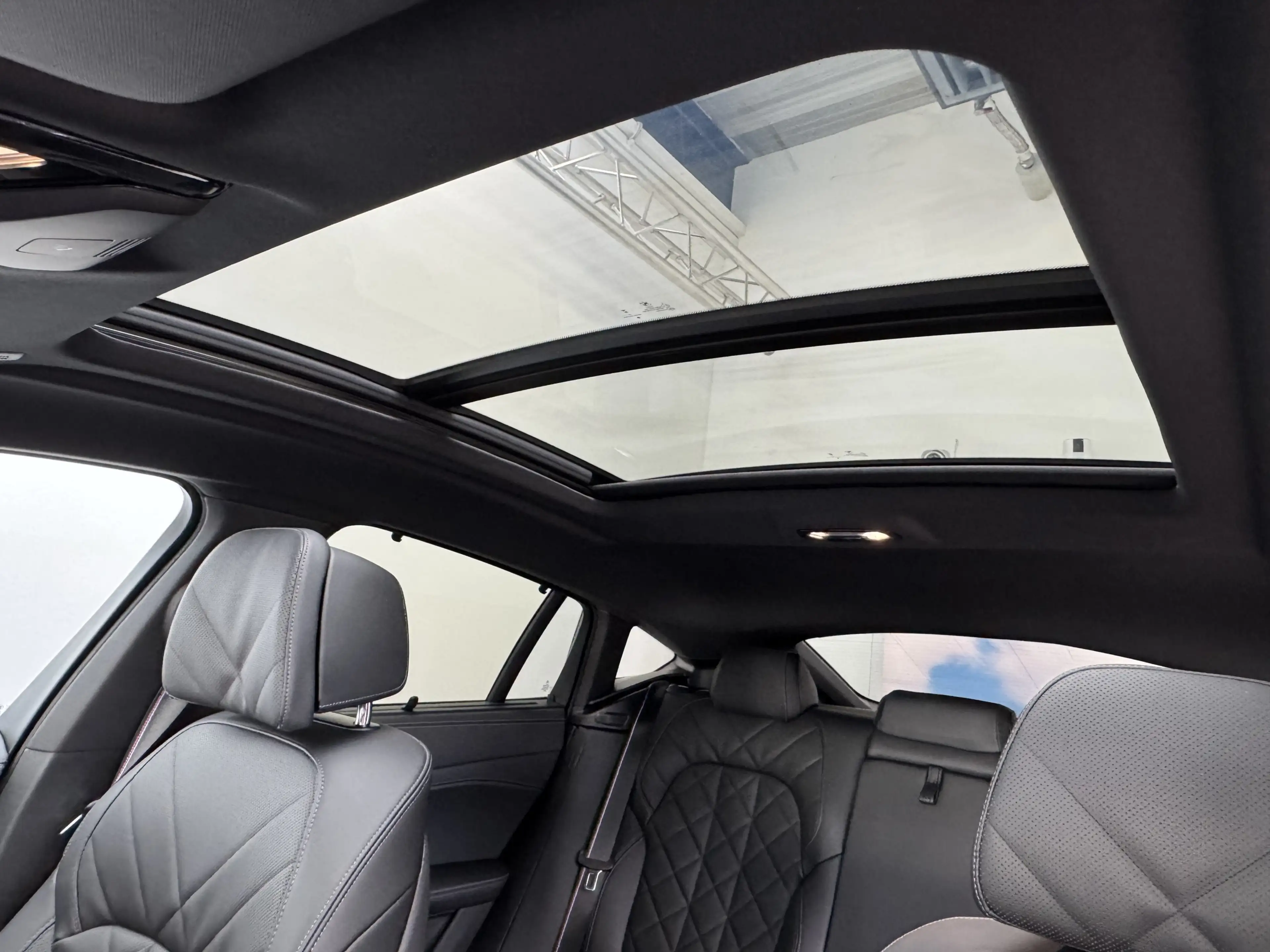 BMW X6 xDrive30d M Sport Pro 22Zoll Pano ACC 360° — photo 14