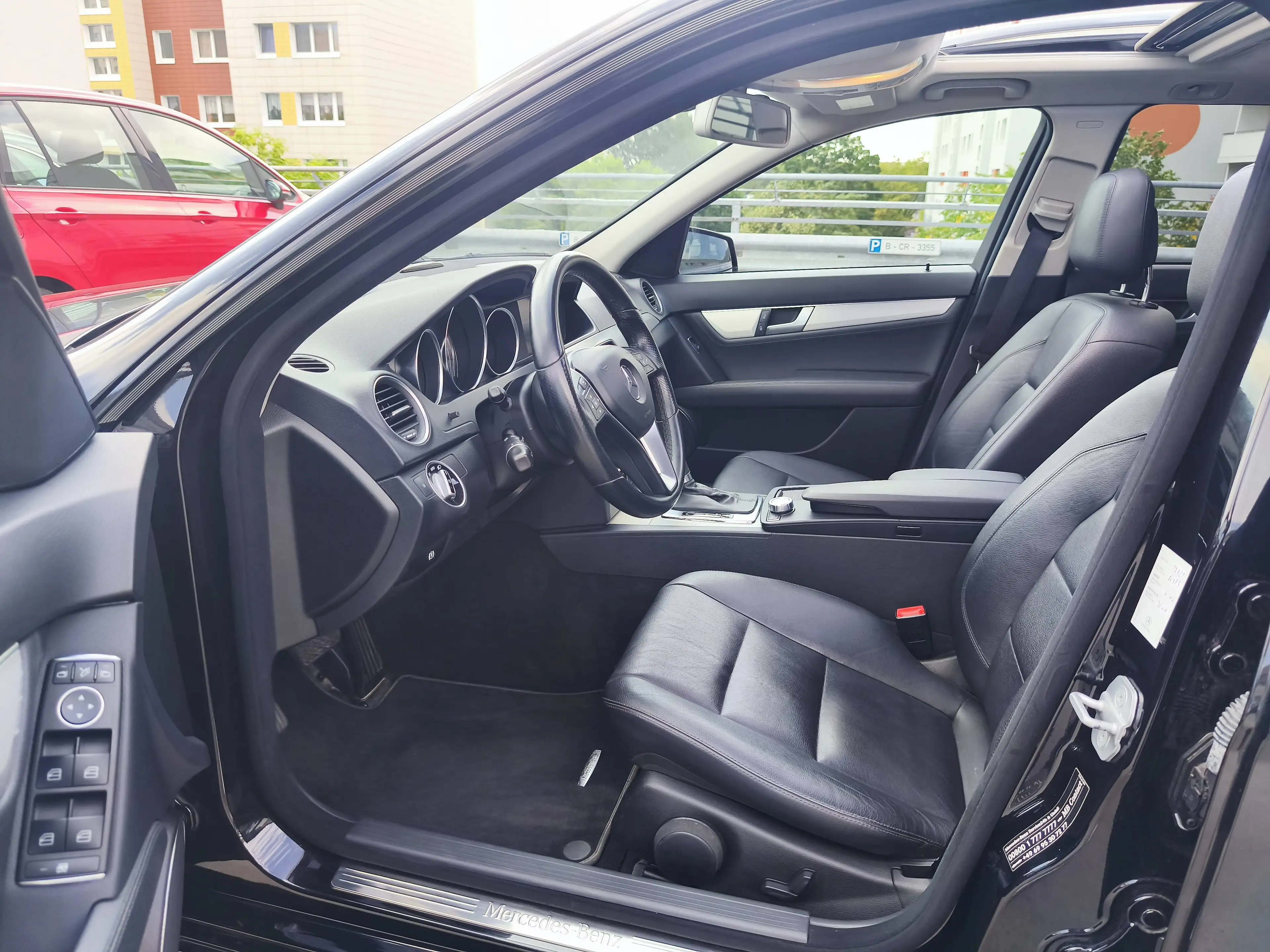 Mercedes-Benz C 350 C 350 T XENON+ILS/LEDER+SHZ/HARMANKARDON/NAVI/E-GLASDACH/TEMPOMAT/19ZOLL — photo 5