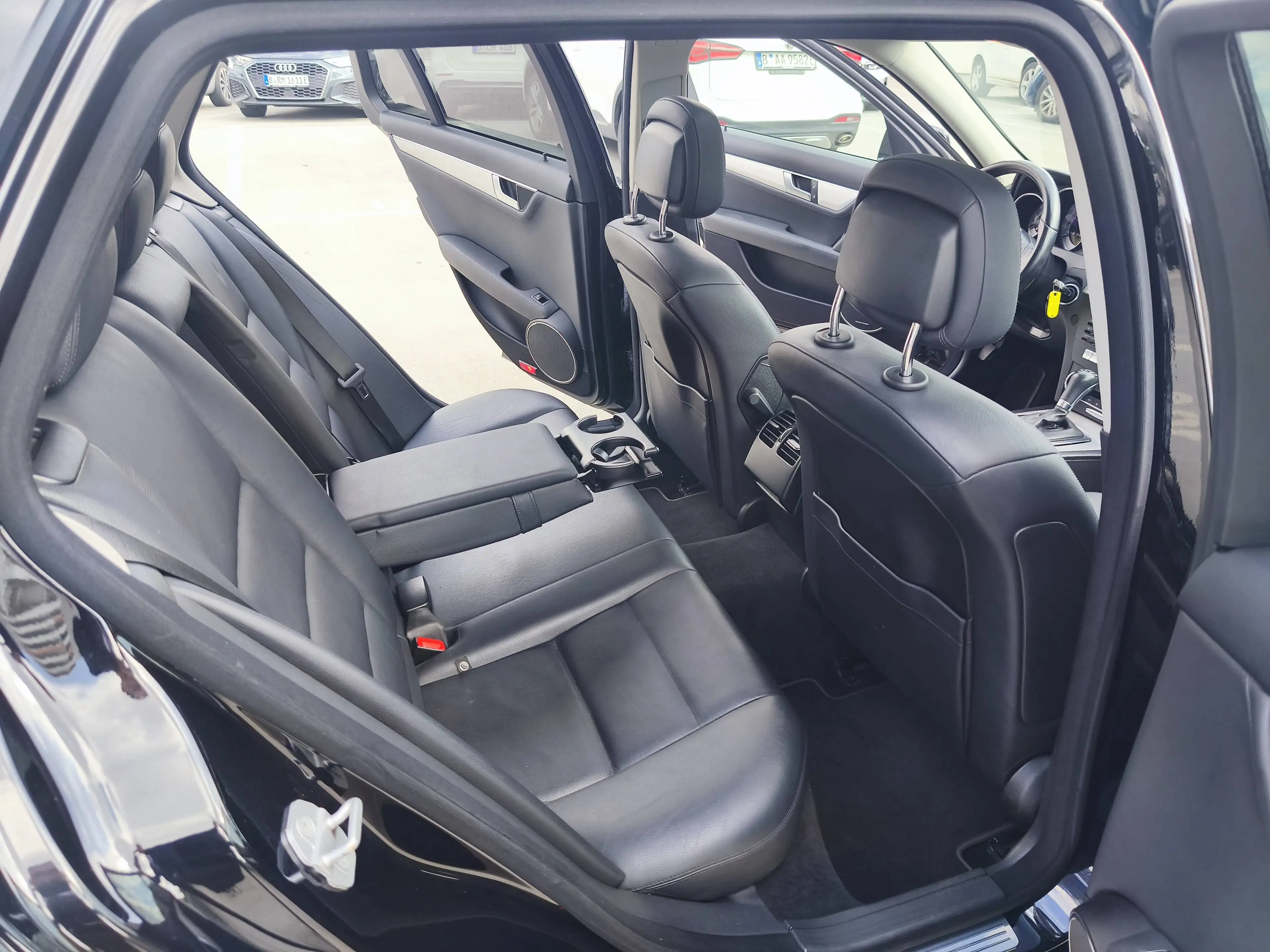 Mercedes-Benz C 350 C 350 T XENON+ILS/LEDER+SHZ/HARMANKARDON/NAVI/E-GLASDACH/TEMPOMAT/19ZOLL — photo 14