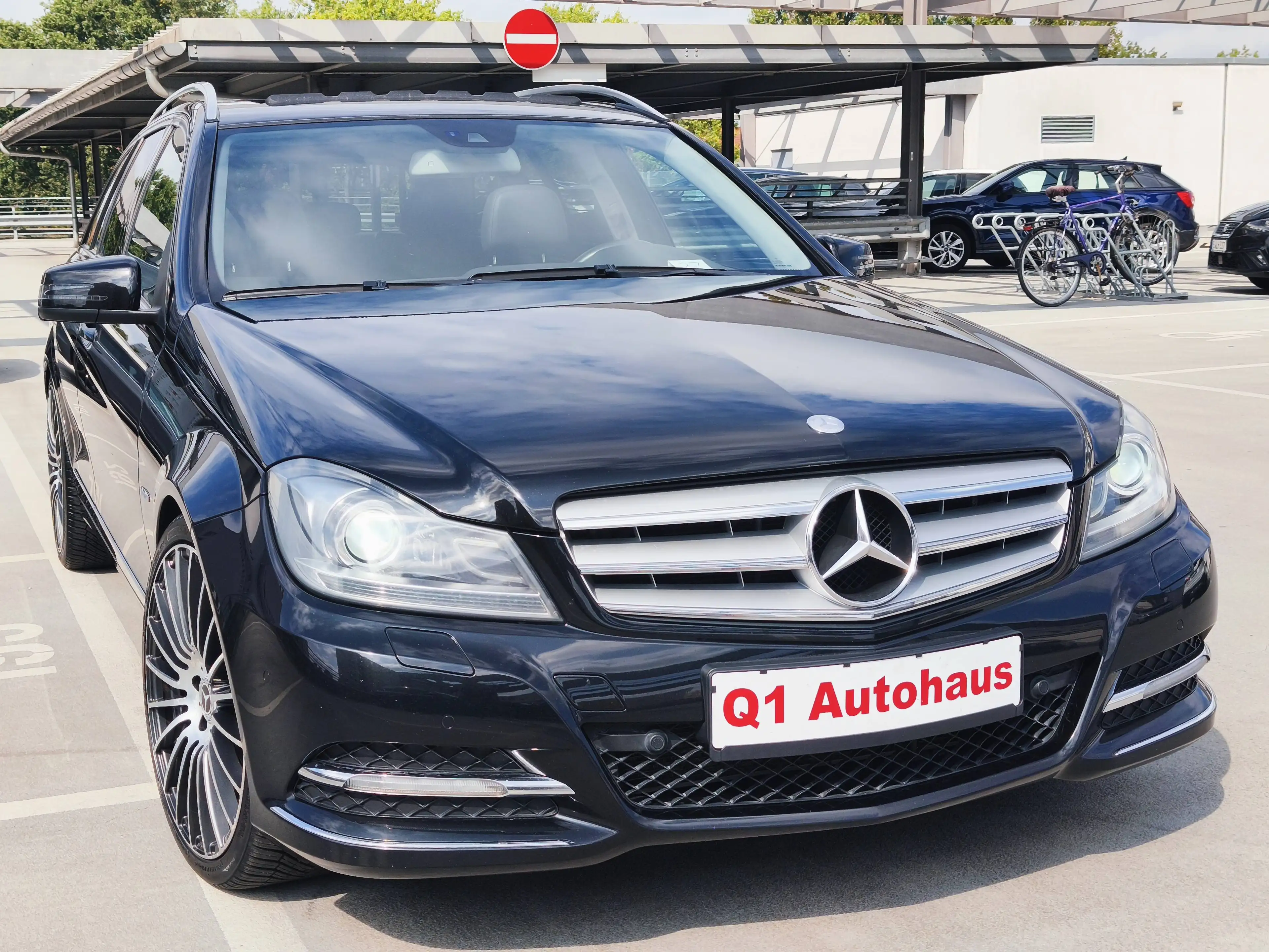 Mercedes-Benz C 350 C 350 T XENON+ILS/LEDER+SHZ/HARMANKARDON/NAVI/E-GLASDACH/TEMPOMAT/19ZOLL — photo 3