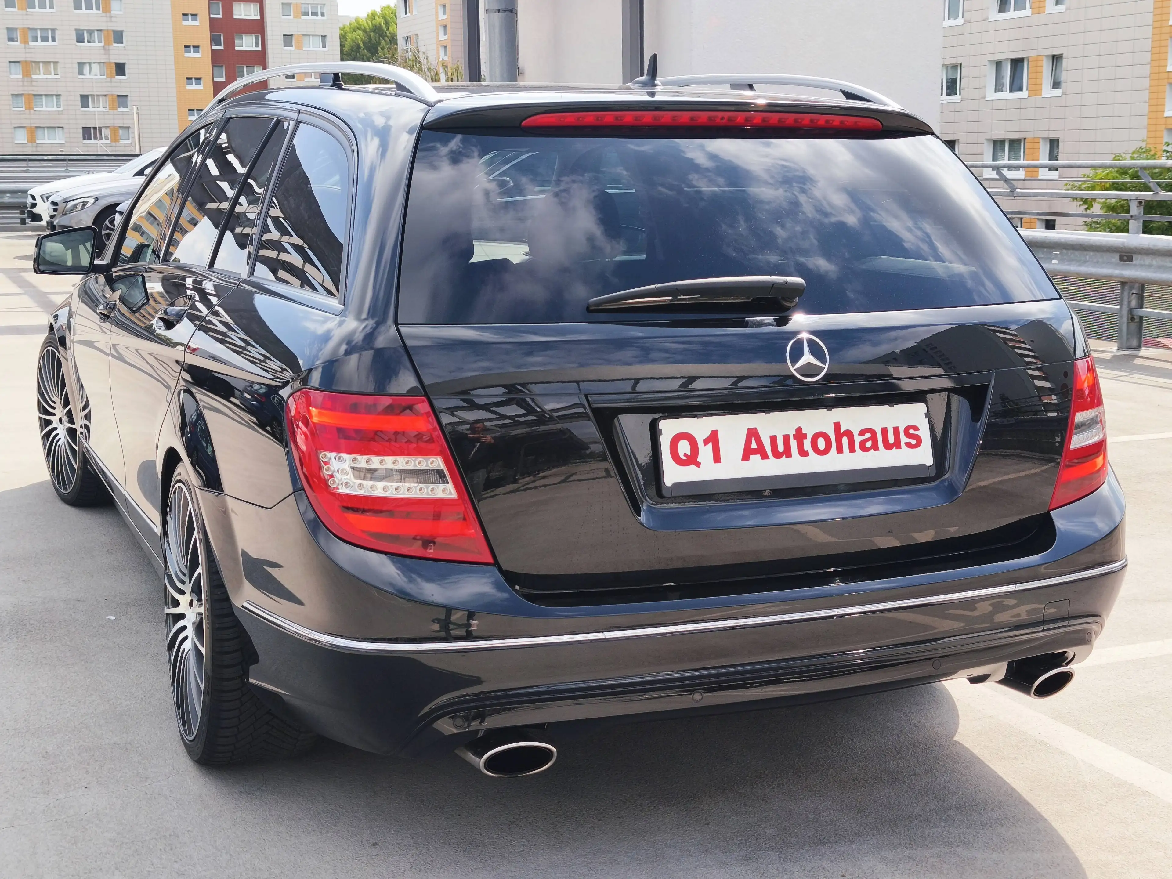 Mercedes-Benz C 350 C 350 T XENON+ILS/LEDER+SHZ/HARMANKARDON/NAVI/E-GLASDACH/TEMPOMAT/19ZOLL — photo 4