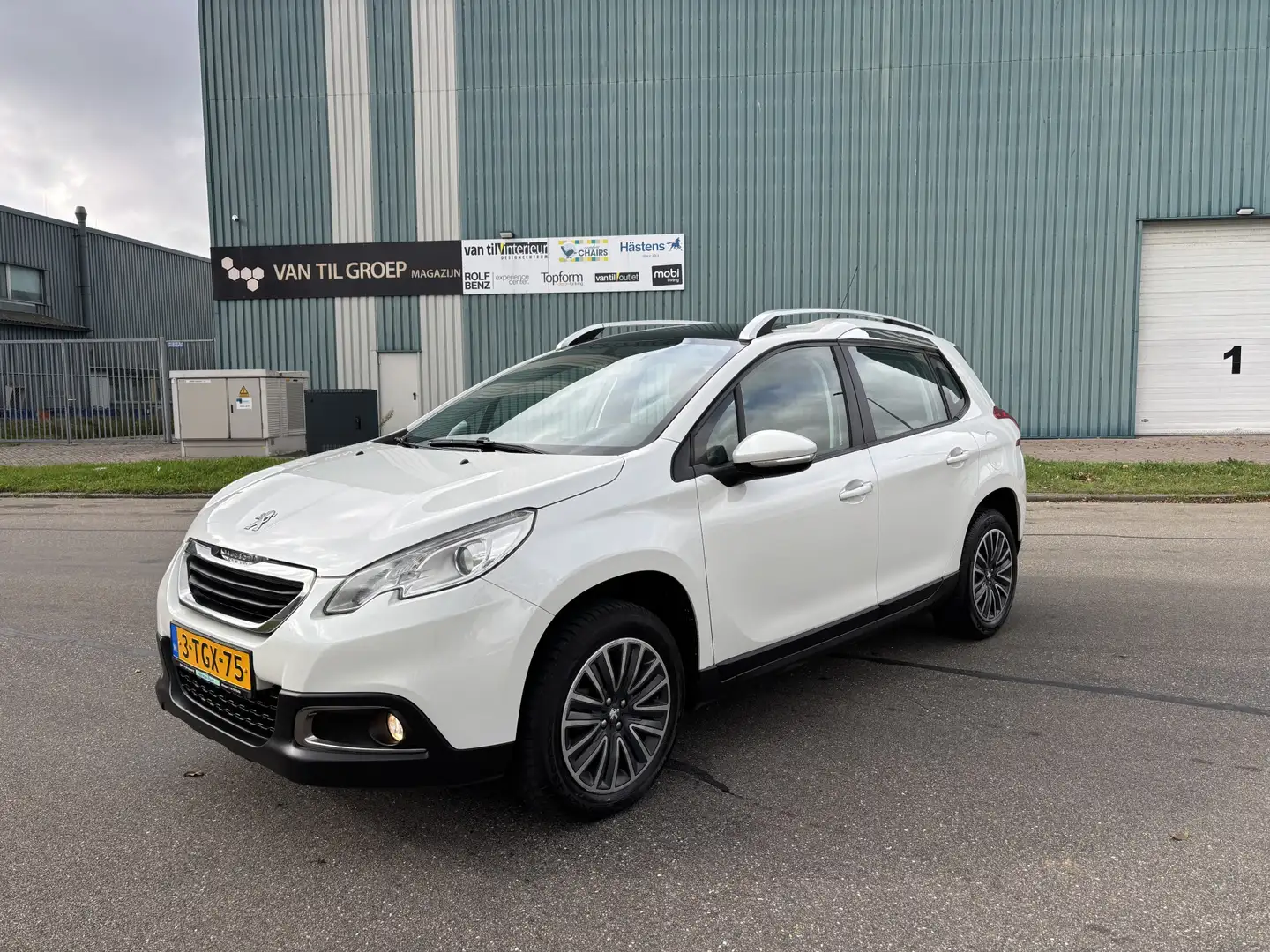 Peugeot 2008 1.2 VTi Active Pack Premium 82 PK. Zuinige en mooi Wit - 1