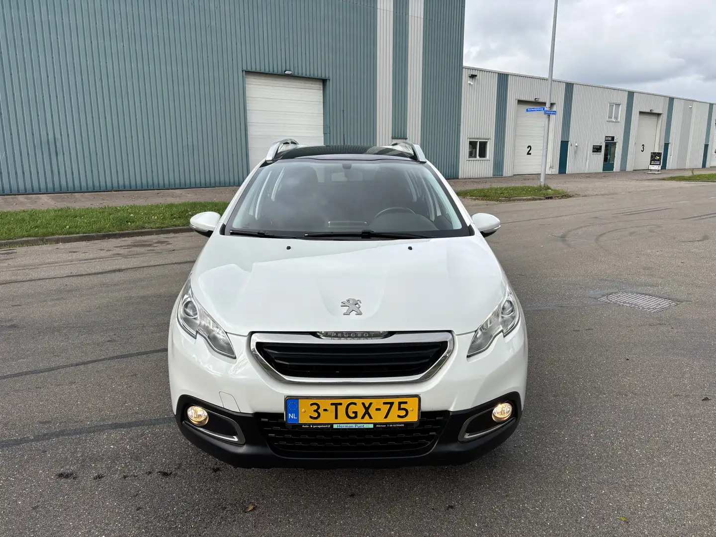 Peugeot 2008 1.2 VTi Active Pack Premium 82 PK. Zuinige en mooi Wit - 2