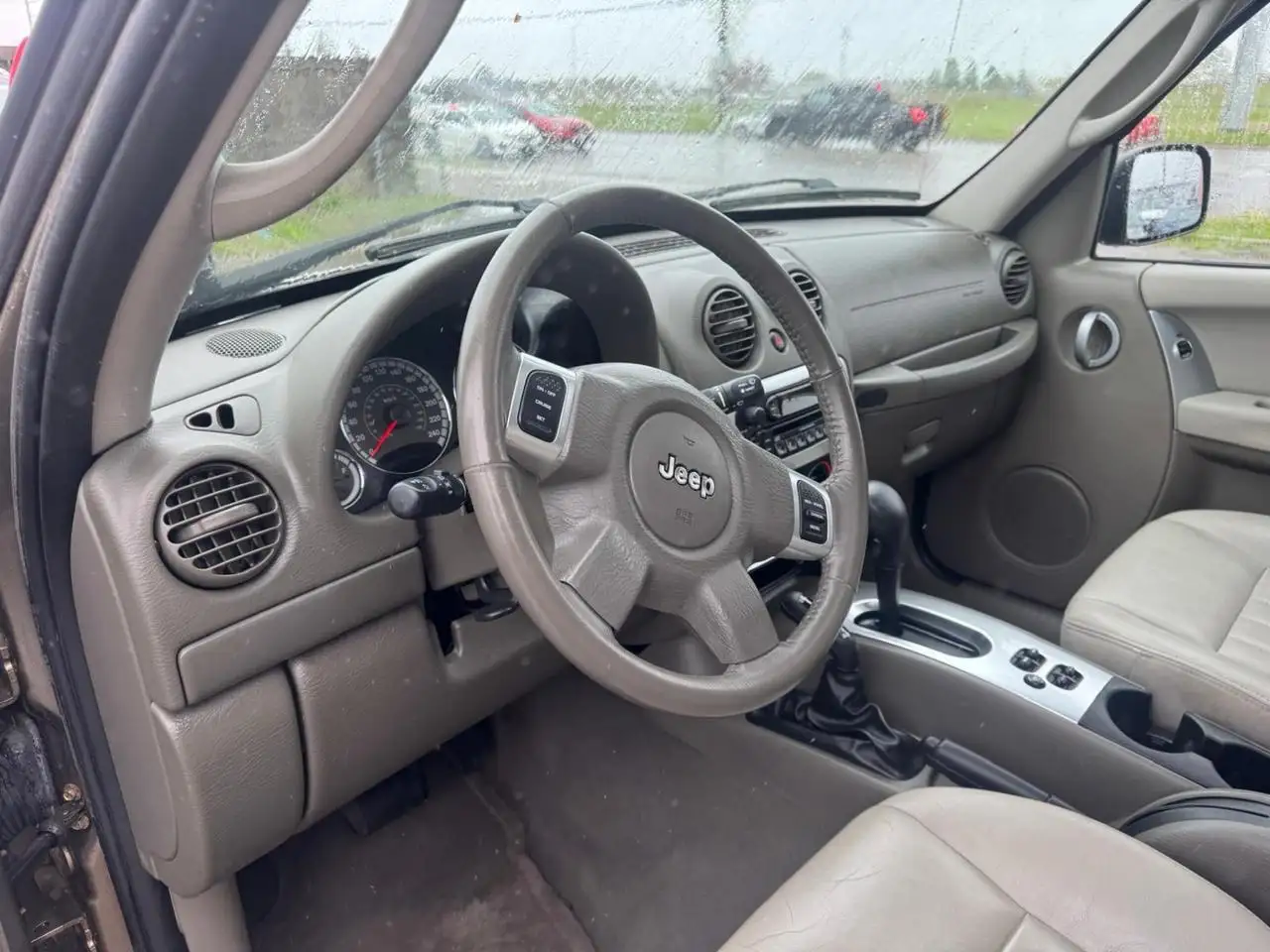 Jeep Liberty снимка Jeep Liberty