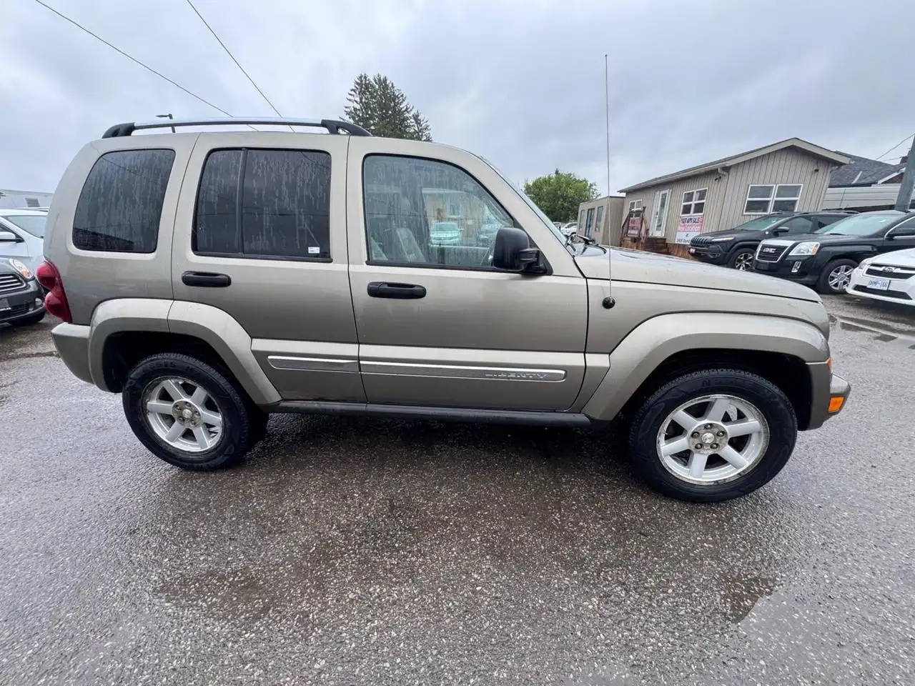 Jeep Liberty снимка Jeep Liberty
