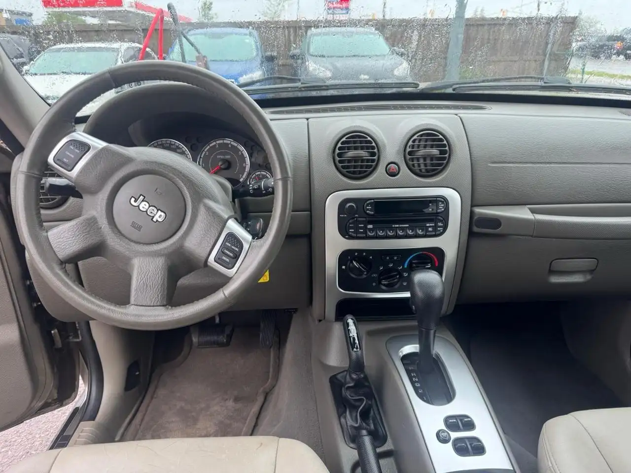 Jeep Liberty снимка Jeep Liberty