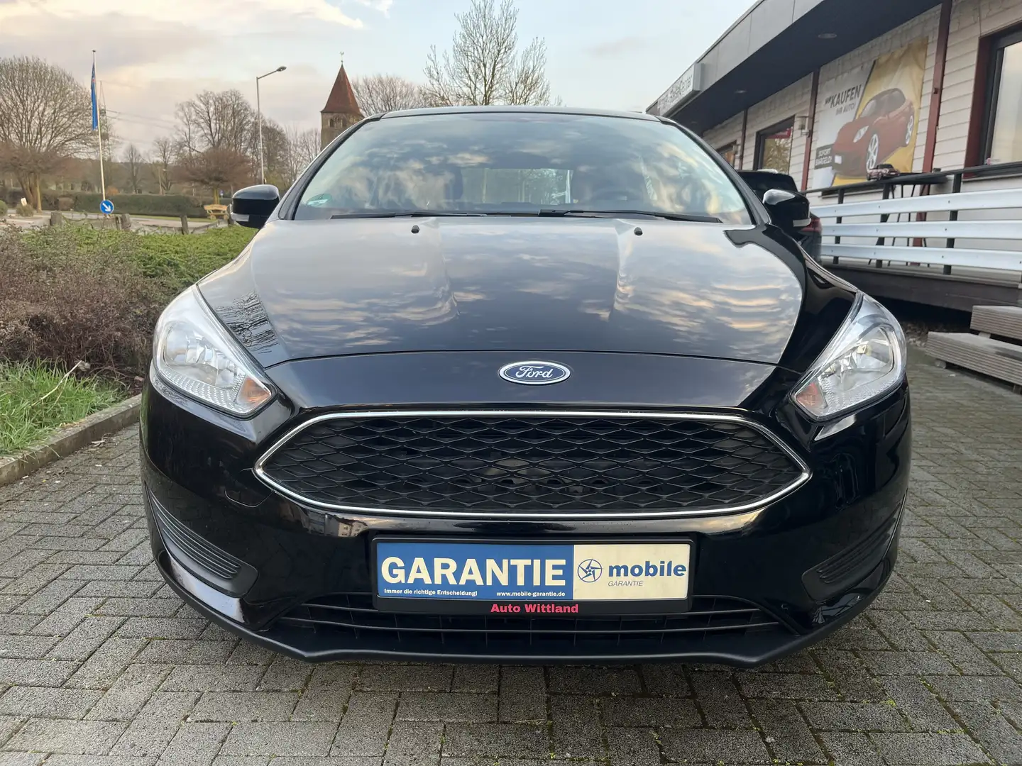 Ford Focus Ambiente Schwarz - 2