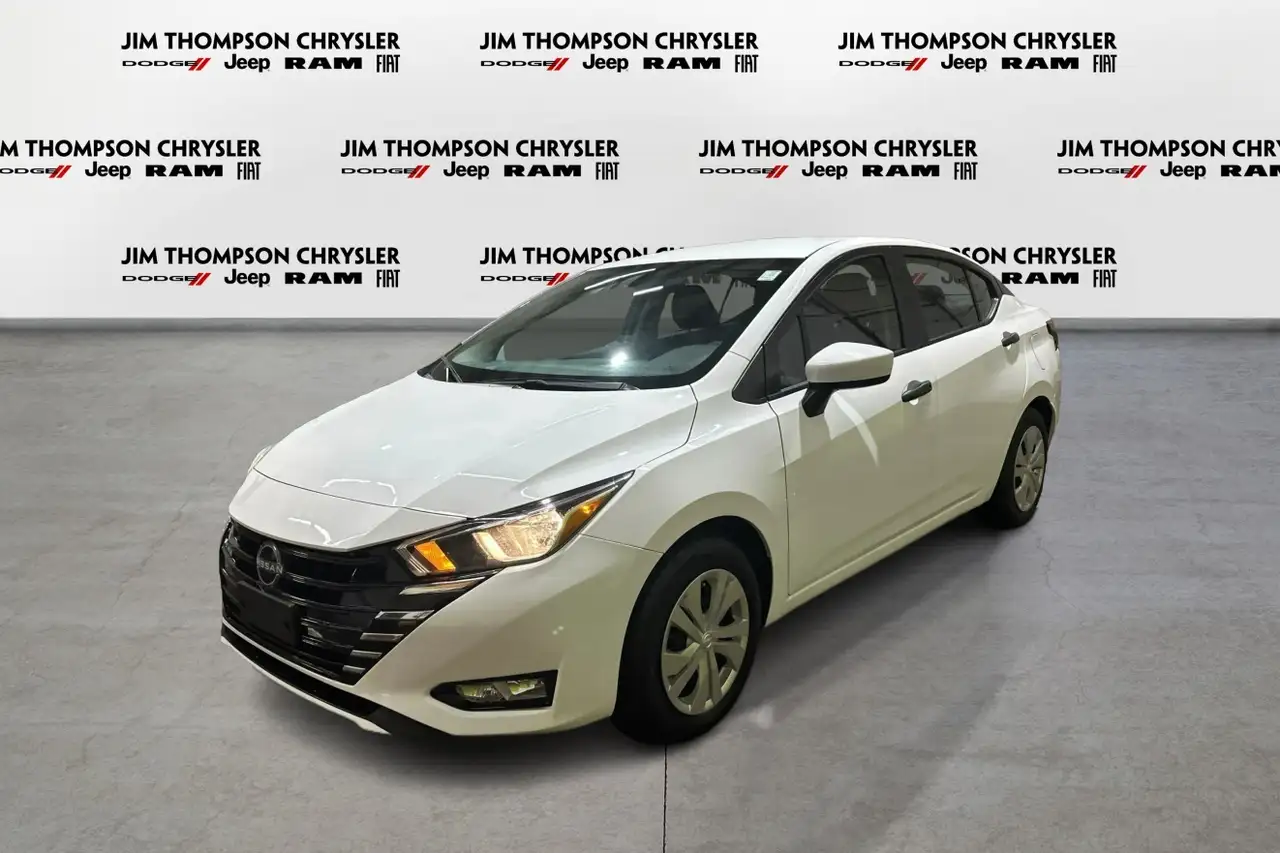 Nissan Versa снимка Nissan Versa