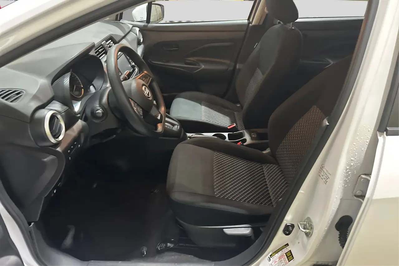 Nissan Versa снимка Nissan Versa
