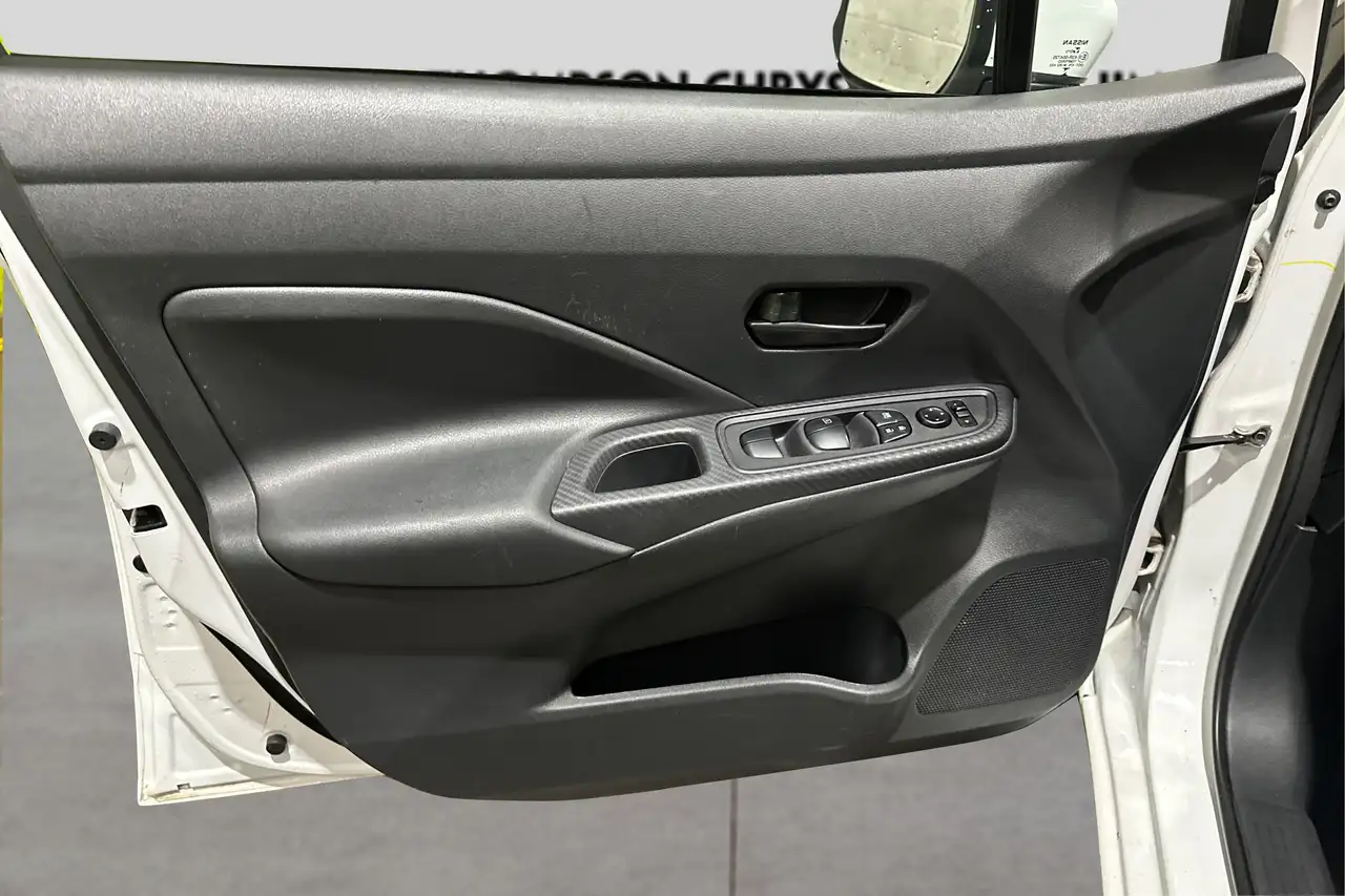 Nissan Versa снимка Nissan Versa