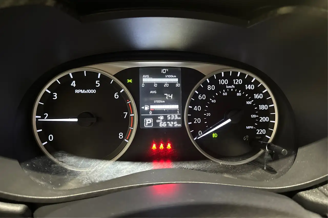 Nissan Versa снимка Nissan Versa
