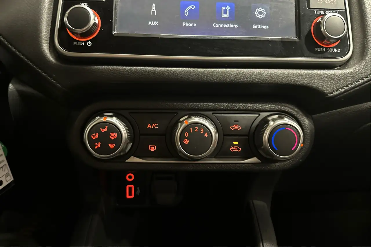 Nissan Versa снимка Nissan Versa