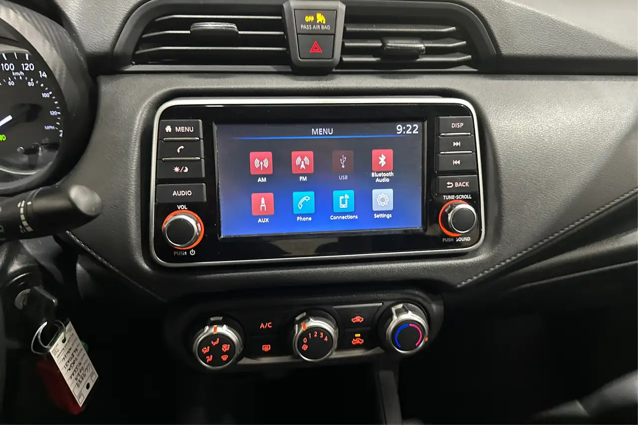 Nissan Versa снимка Nissan Versa