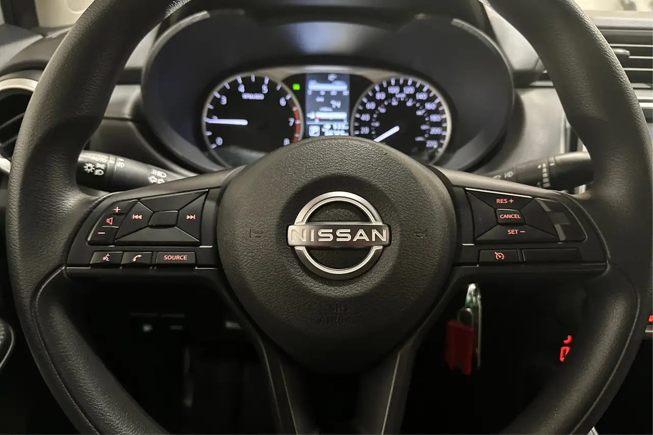 Nissan Versa снимка Nissan Versa