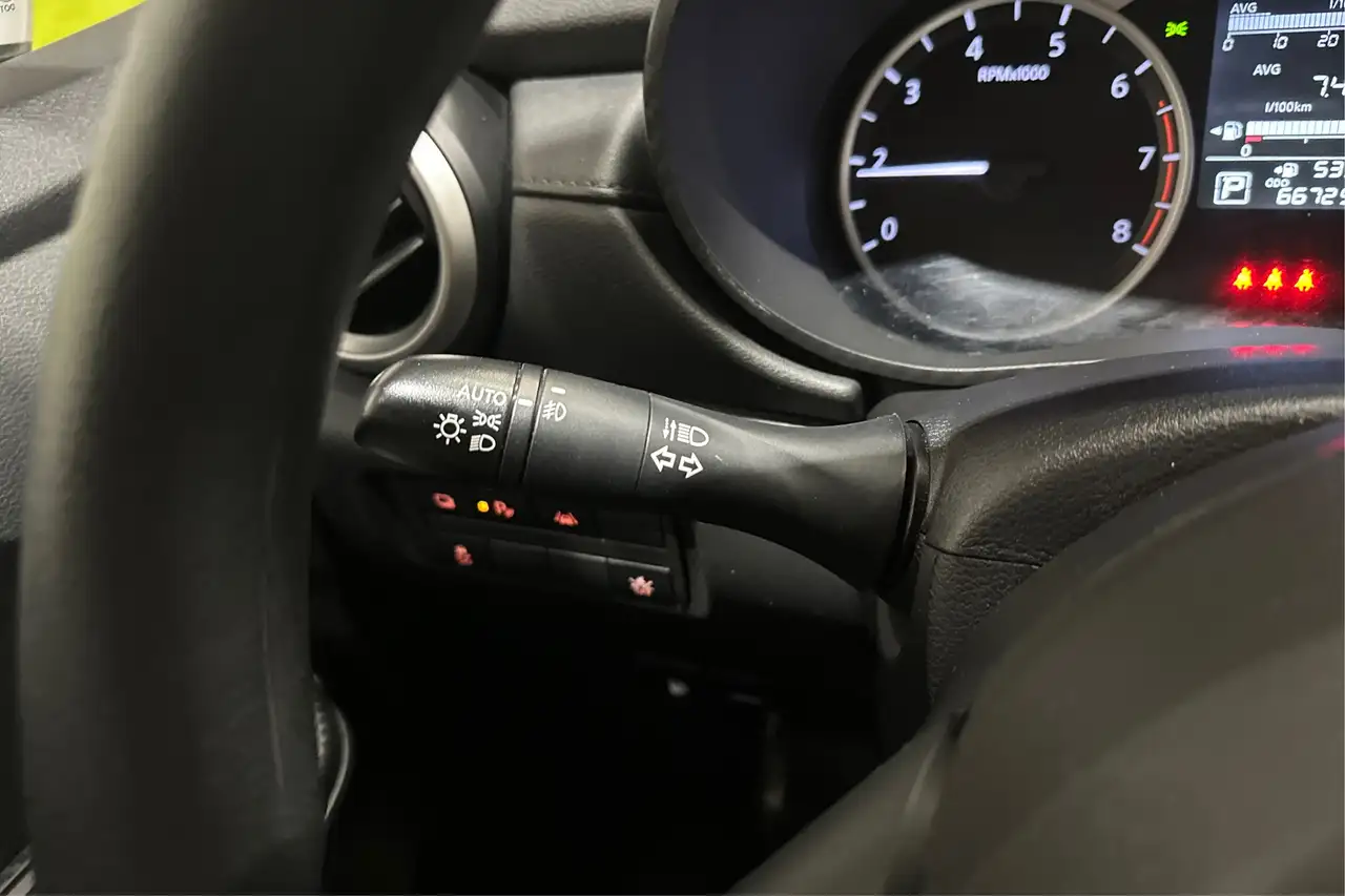 Nissan Versa снимка Nissan Versa