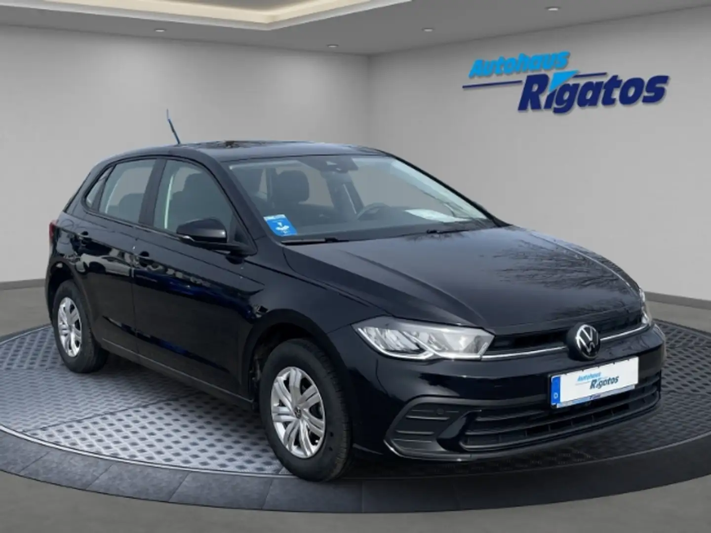 Volkswagen Polo Plus Edition 1.0 MPI Sitzheizung, Einparkhilfe Zwart - 1