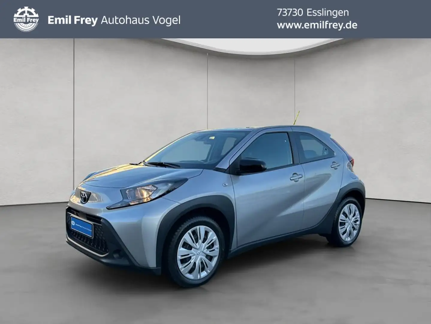 Toyota Aygo X X 1.0 S-CVT Play Silber - 1